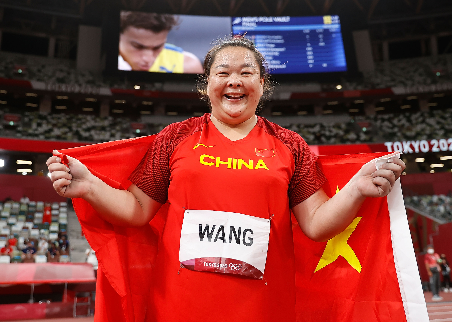 祝贺！王峥夺得田径女子链球银牌 图片来源于新华社