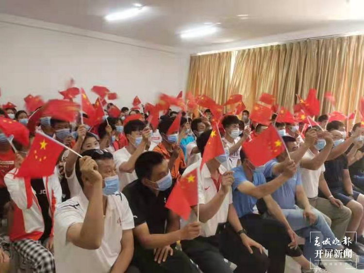 云南运动员蔡泽林、张俊竞走东京20公里 春城晚报-开屏新闻记者 蒋琼波 通讯员 刘光信 查朝云 摄影报道