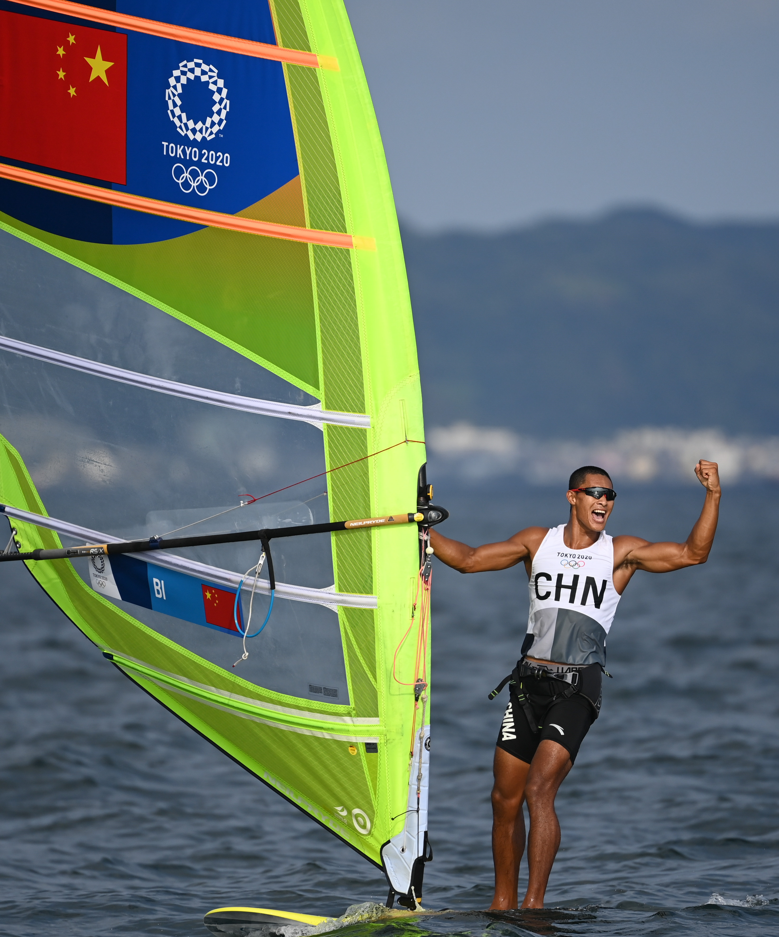 毕焜在男子RS：X级帆板比赛中获得铜牌（图自新华社.jpg