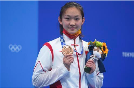 李冰洁获女子400米自由泳铜牌。图自新华社.png