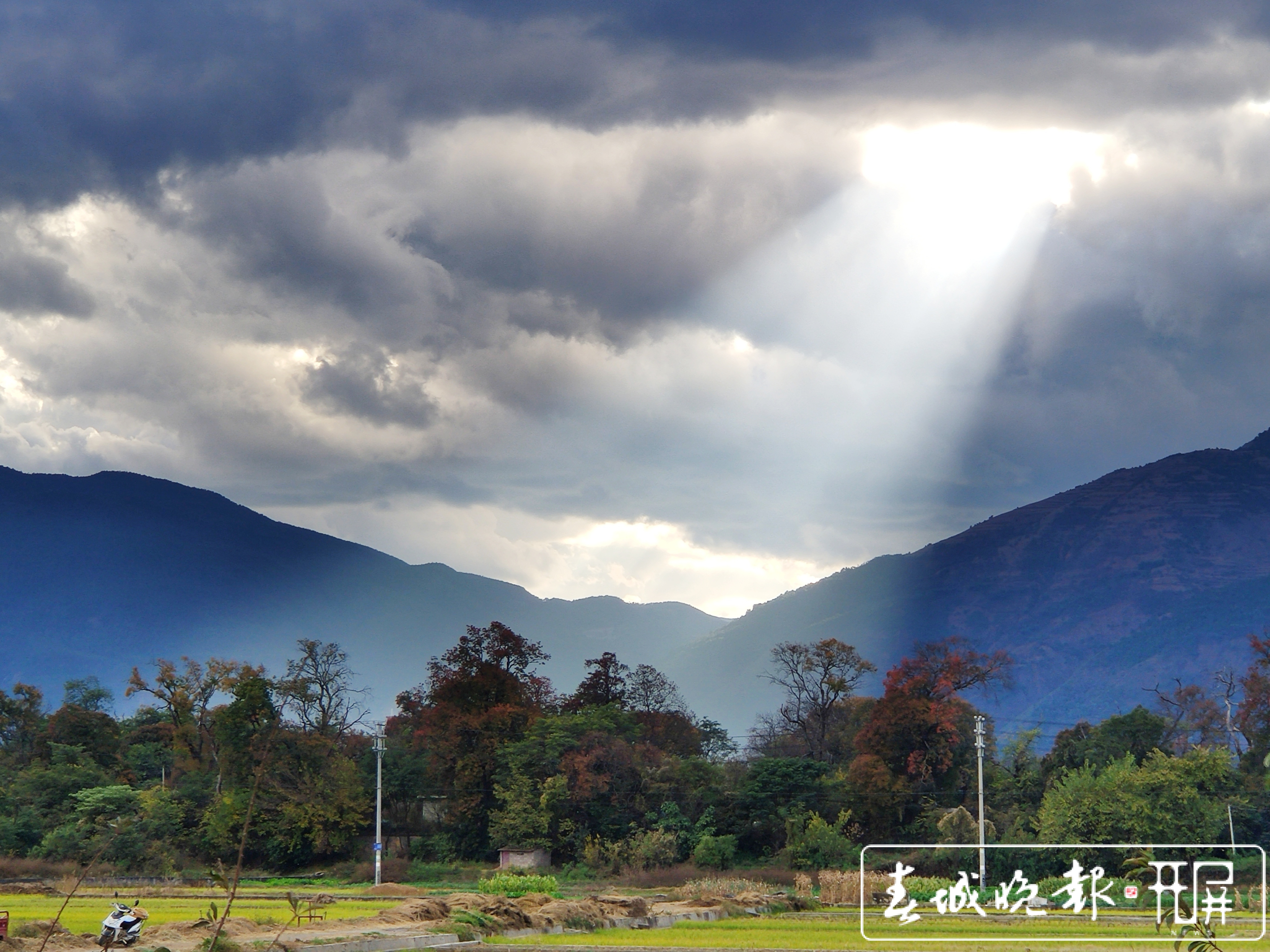洱海源头弥苴河，水清叶红是乡愁