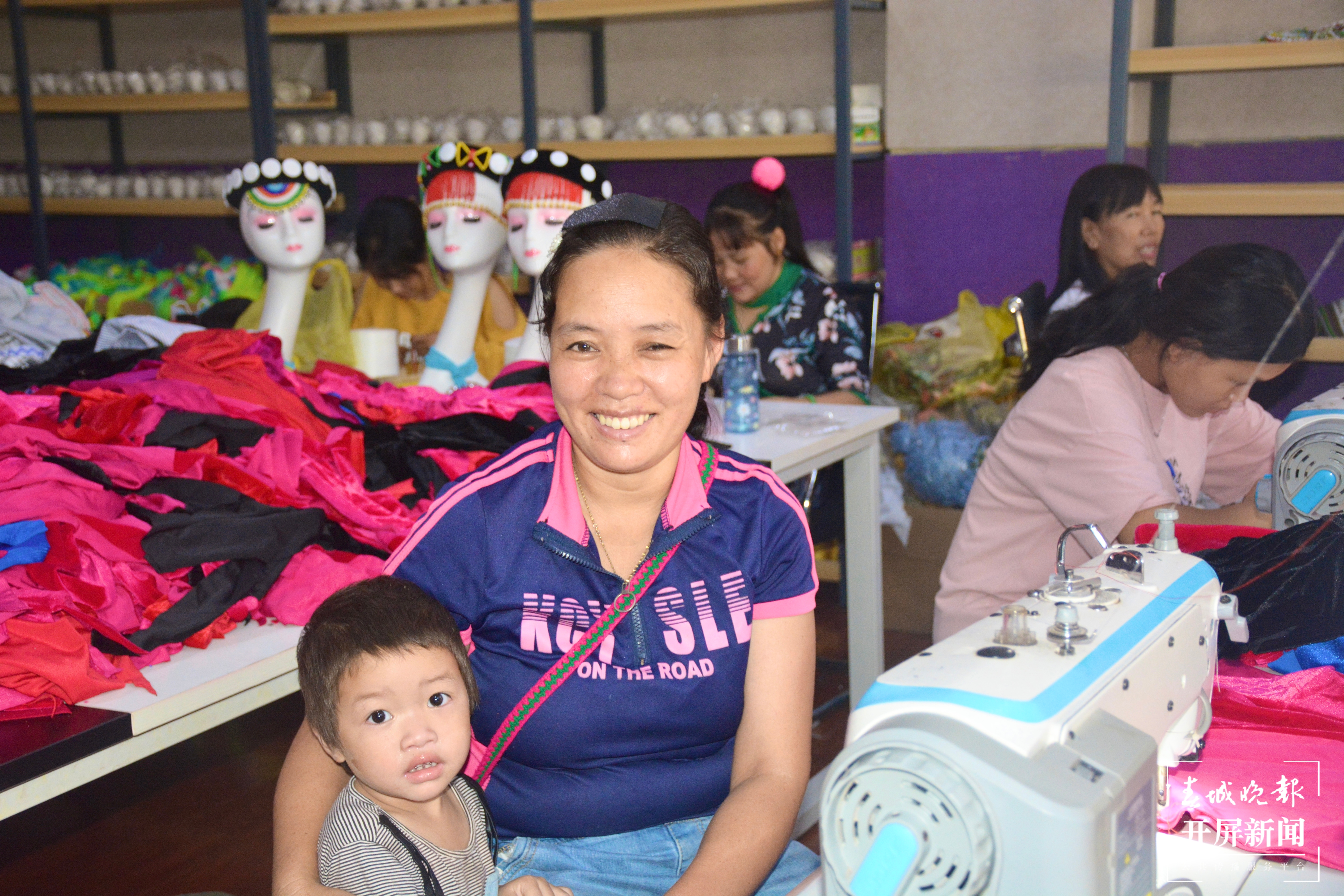 娜米夺和女儿 赵丽槐摄.JPG