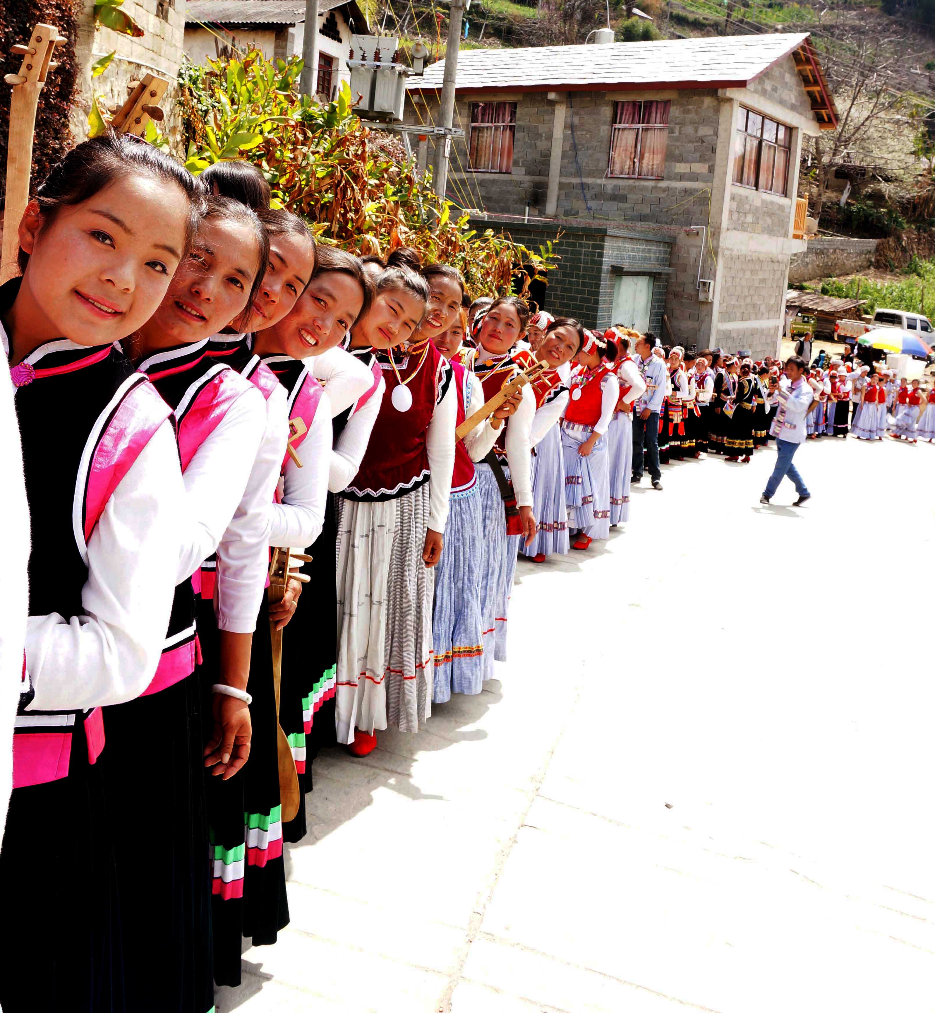 各民族交流学习民族歌舞、乐器 (1).jpg