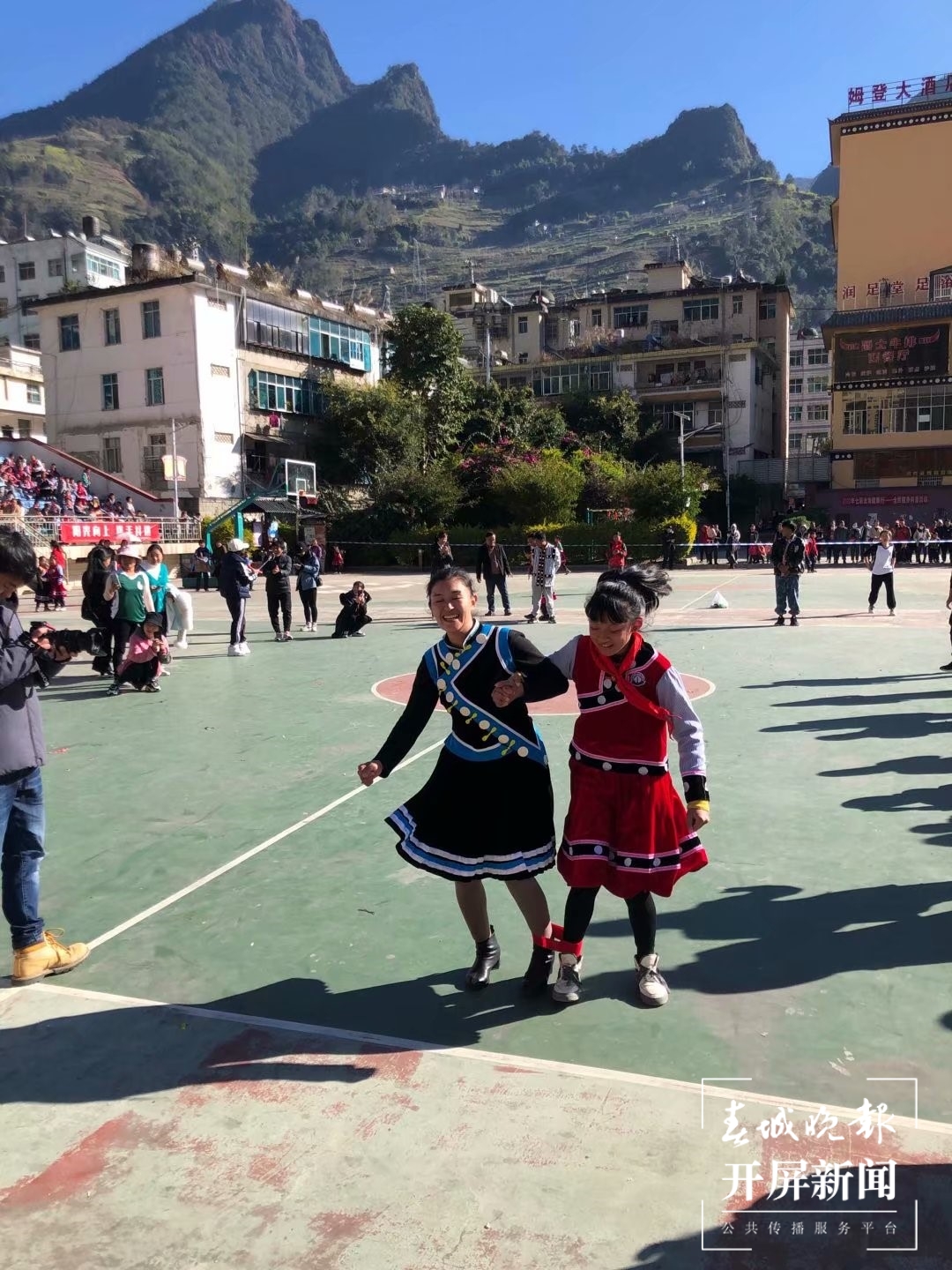 用民族教育浇灌民族之花