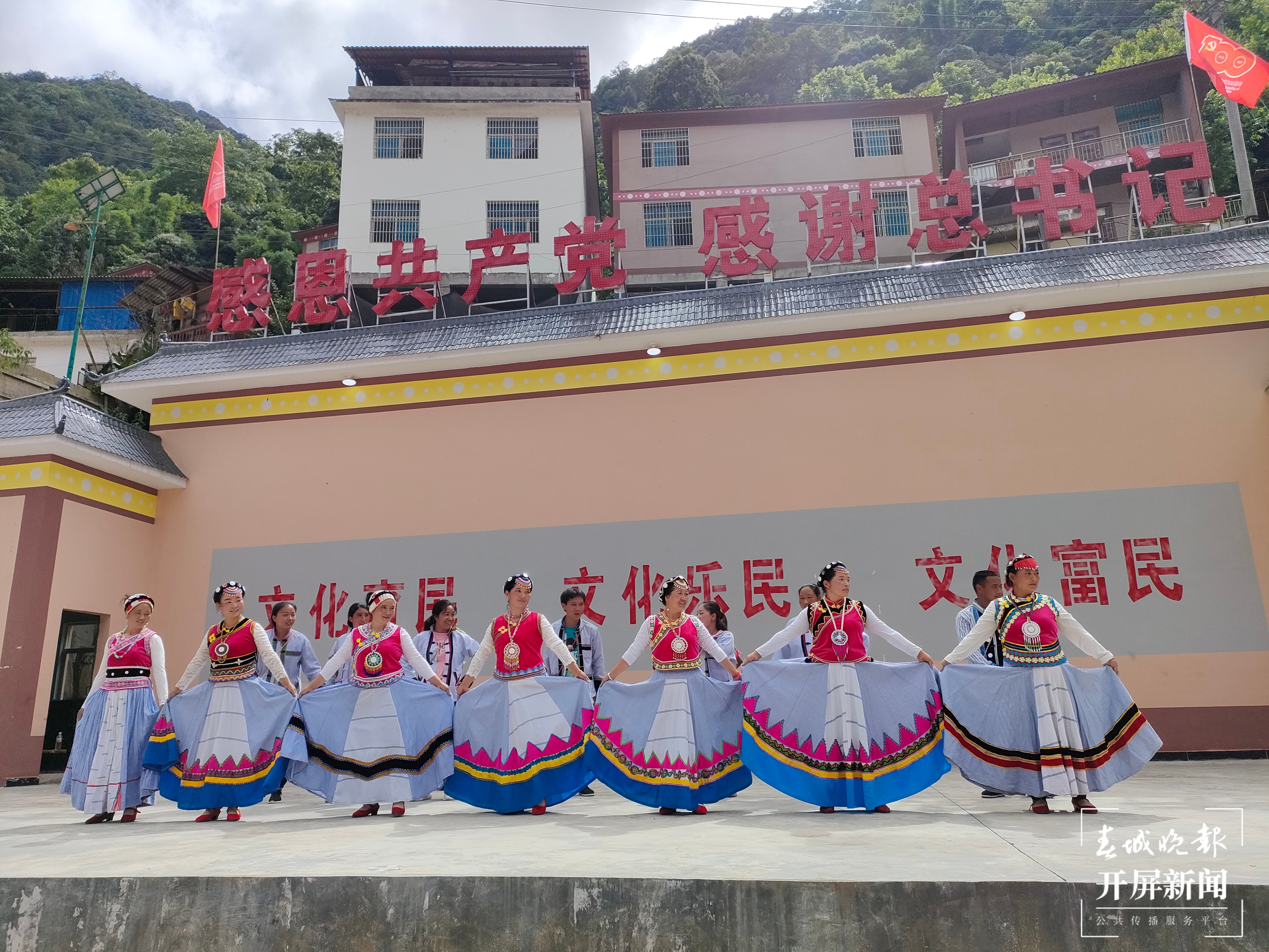 载歌载舞感党恩  赵梦瑶.jpg