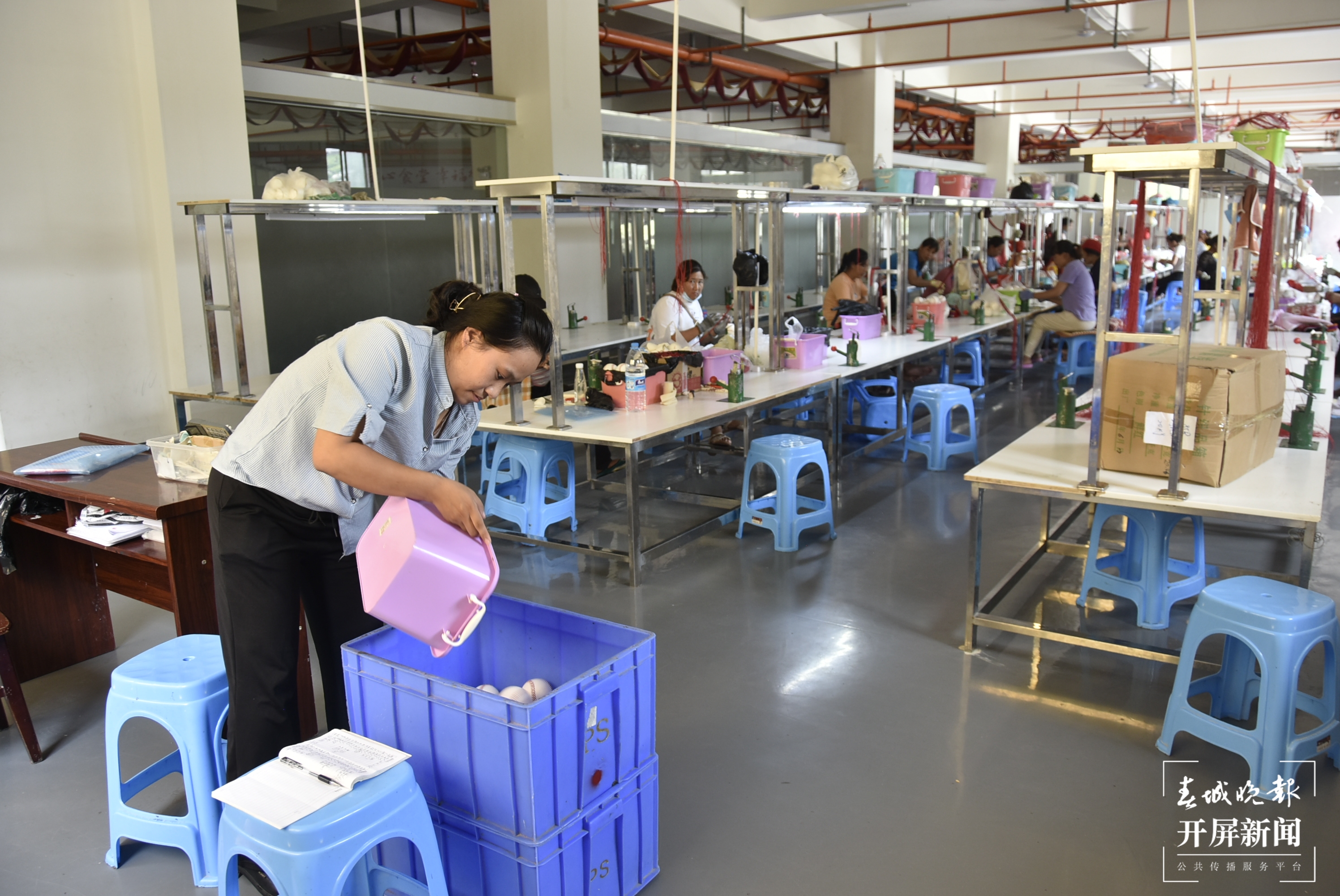 【民族团结进步看怒江】和谐社区：搬出大山到城里安居致富 各族居民奏响团结和谐乐章