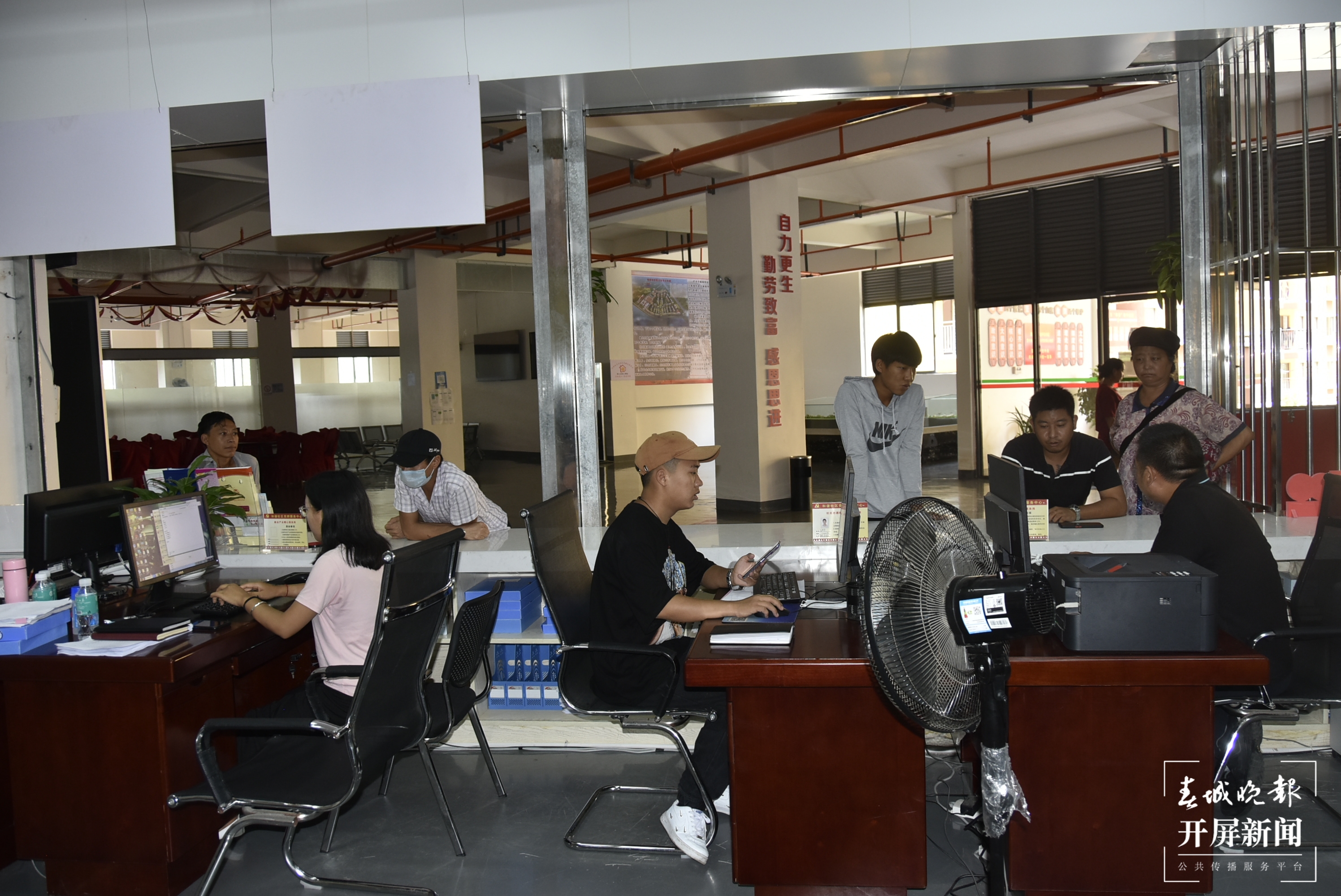 【民族团结进步看怒江】和谐社区：搬出大山到城里安居致富 各族居民奏响团结和谐乐章