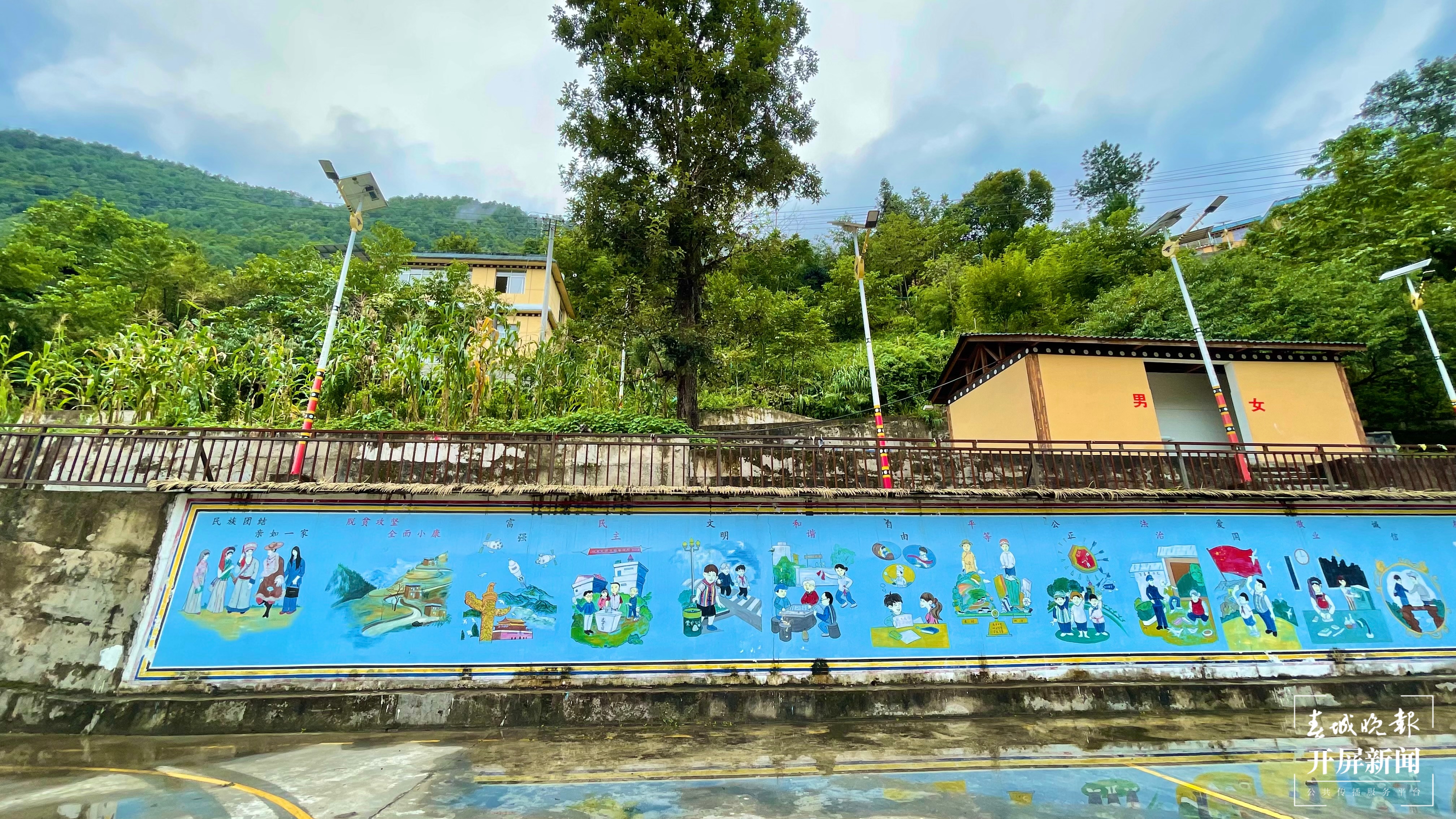 培里小组文化广场 赵丽槐摄.JPG