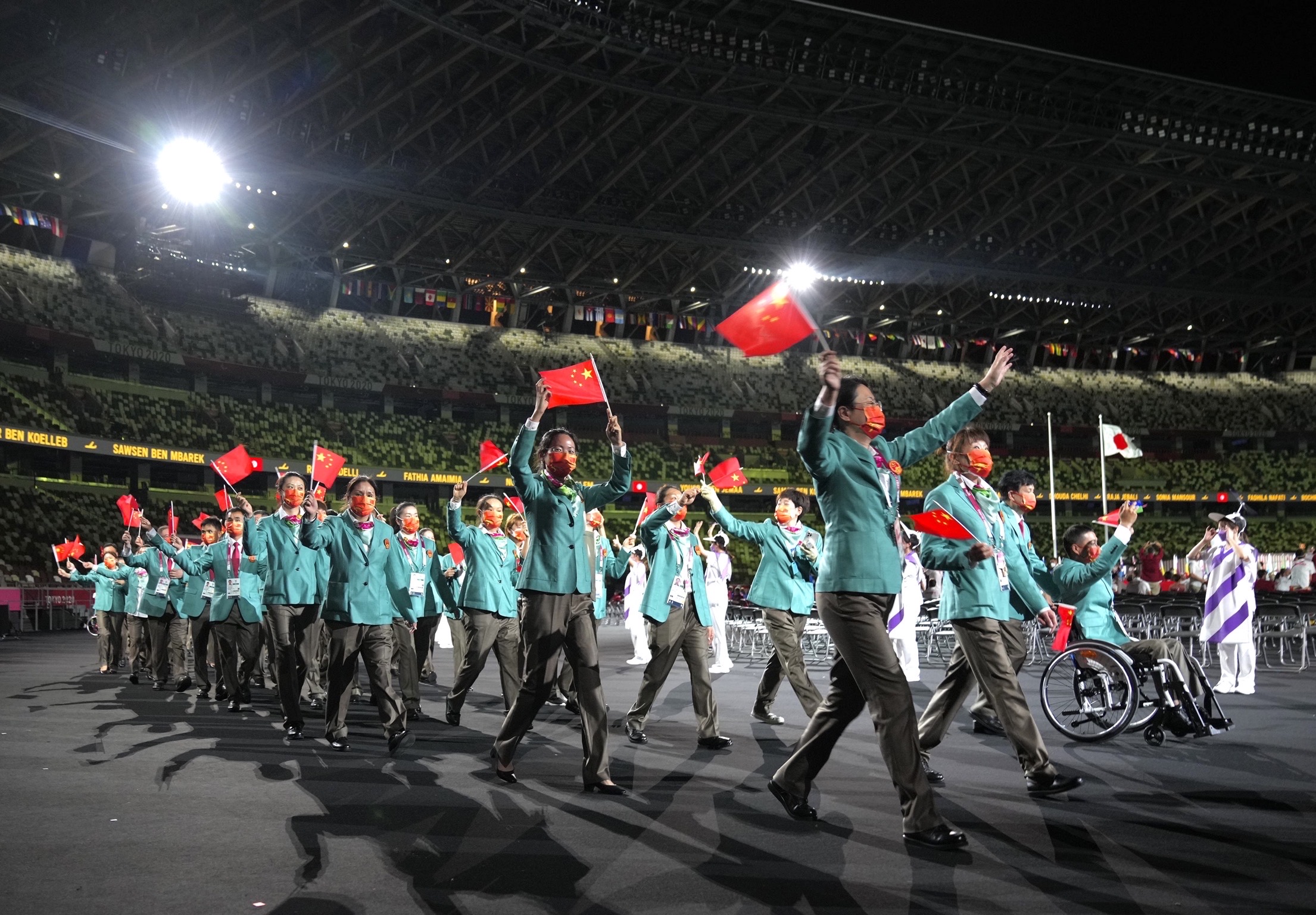 这是中国体育代表团入场。新华社记者 才扬 摄