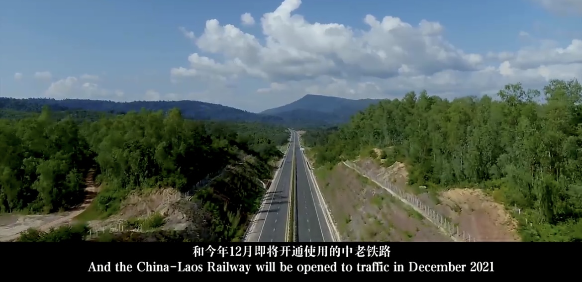 中老铁路将于年底正式通车，老挝各界人士这样期盼（直播截图）