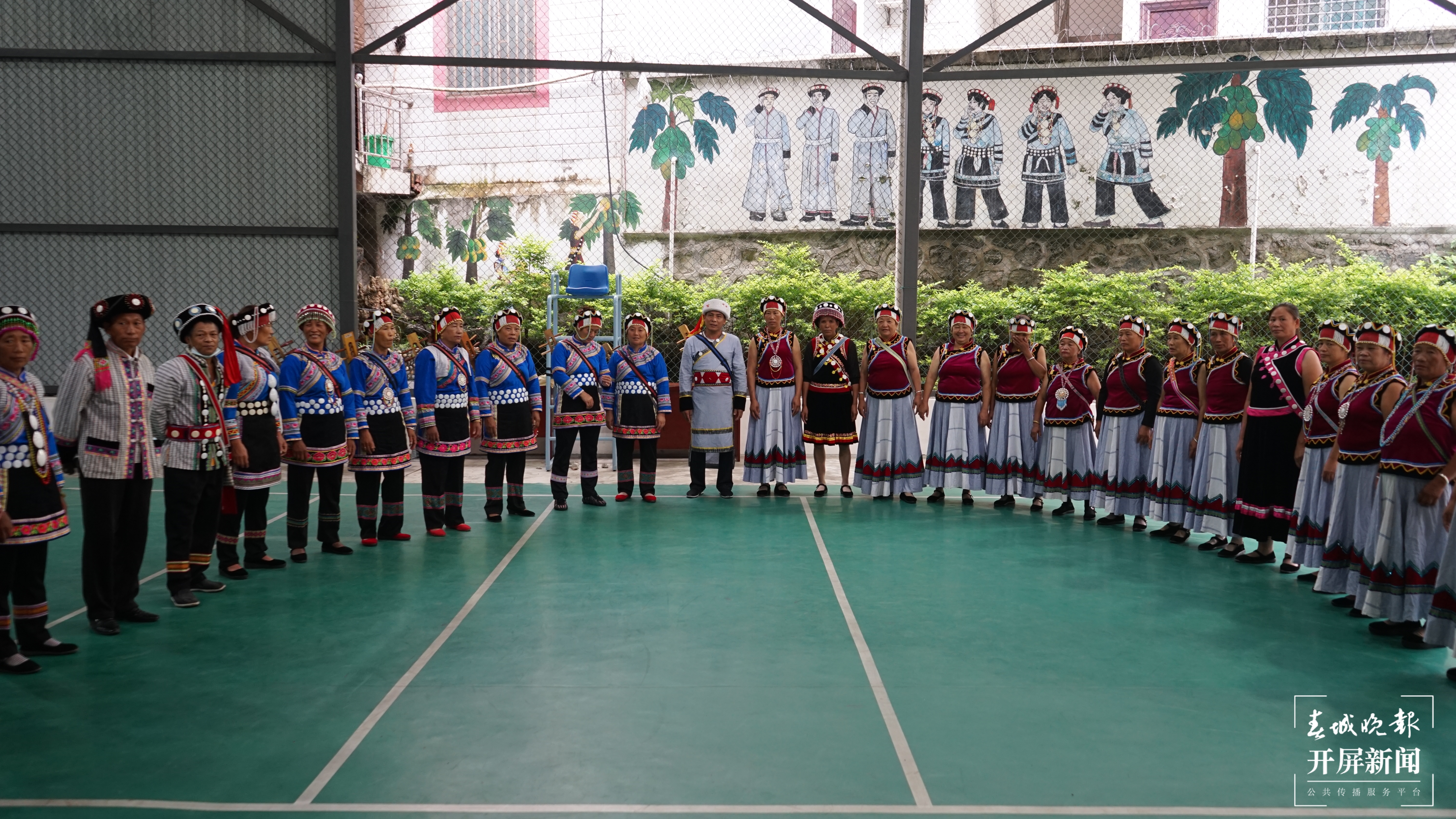 大兴地文明实践所傈僳族群众在唱“摆时”、跳“刮克.JPG