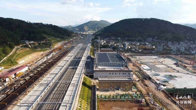 宁洱：火车站即将全面完工1.jpg