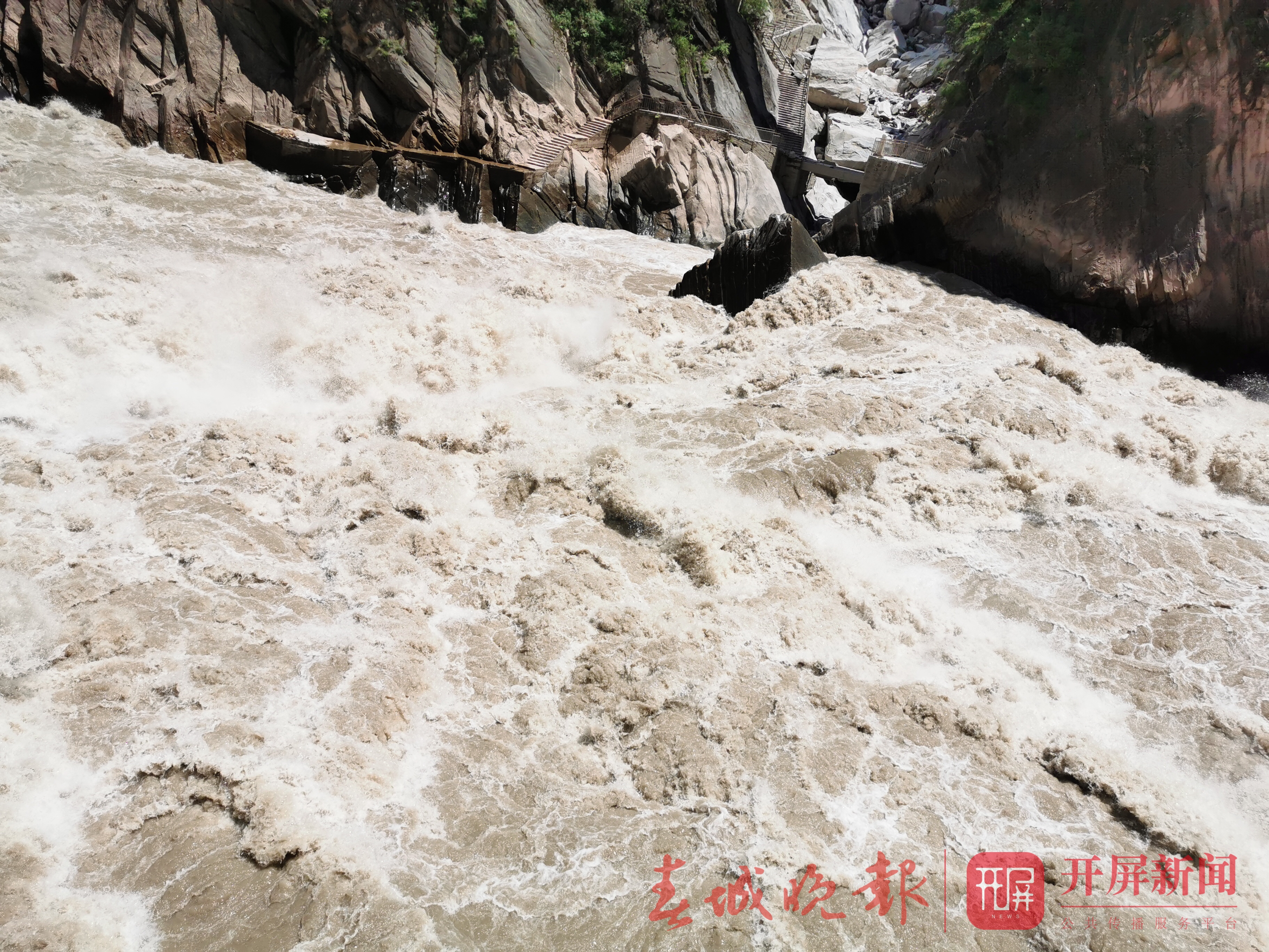 虎跳峡迎来最美观景季