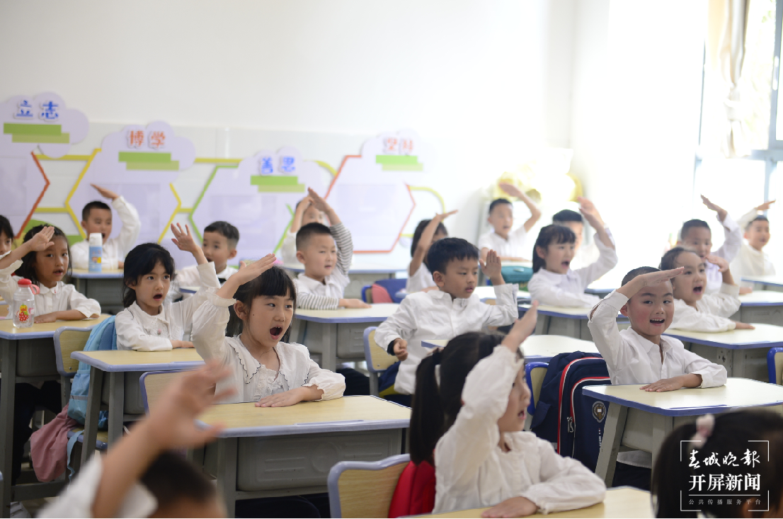 昆明小学推迟上学时间！孩子们的课后作业少了，校外培训班也少了 春城晚报-开屏新闻记者 龙宇丹摄