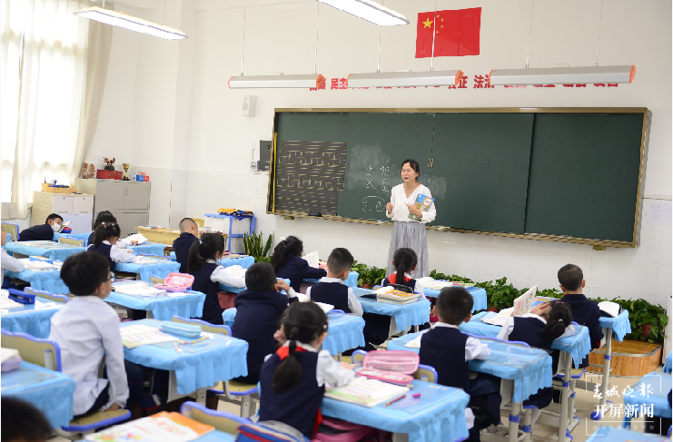 昆明小学推迟上学时间！孩子们的课后作业少了，校外培训班也少了 春城晚报-开屏新闻记者 龙宇丹摄