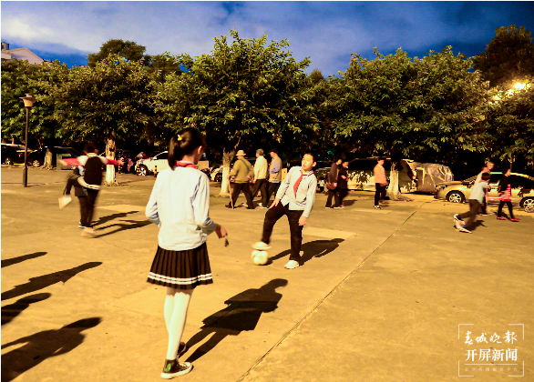 每天早上能多睡会，多校试行弹性上下班！“双减”后昆明家长老师这样度过…