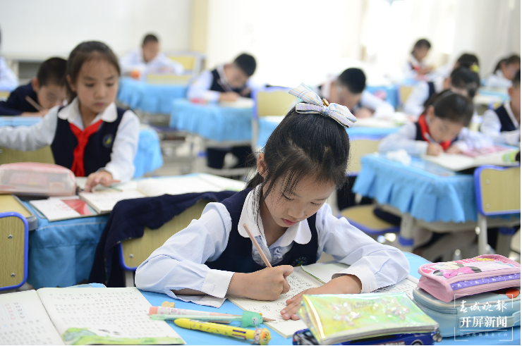 每天早上能多睡会，多校试行弹性上下班！“双减”后昆明家长老师这样度过…