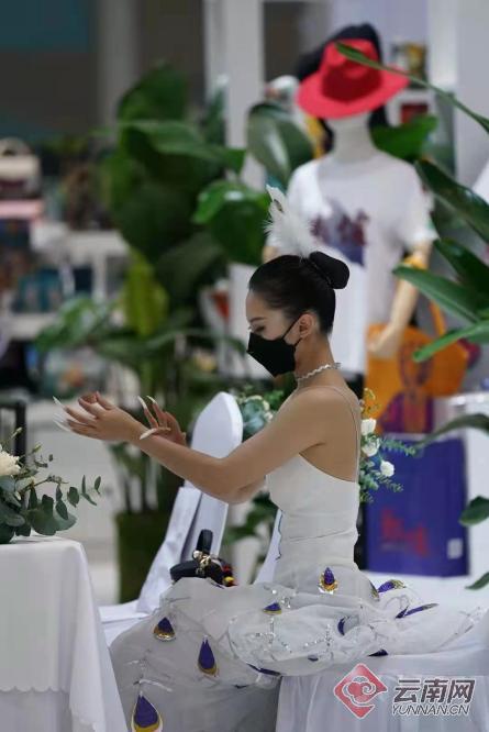 第十七届深圳文博会开幕 云南展区绚丽登场