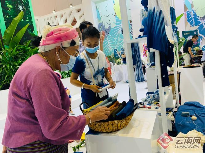 第十七届深圳文博会开幕 云南展区绚丽登场