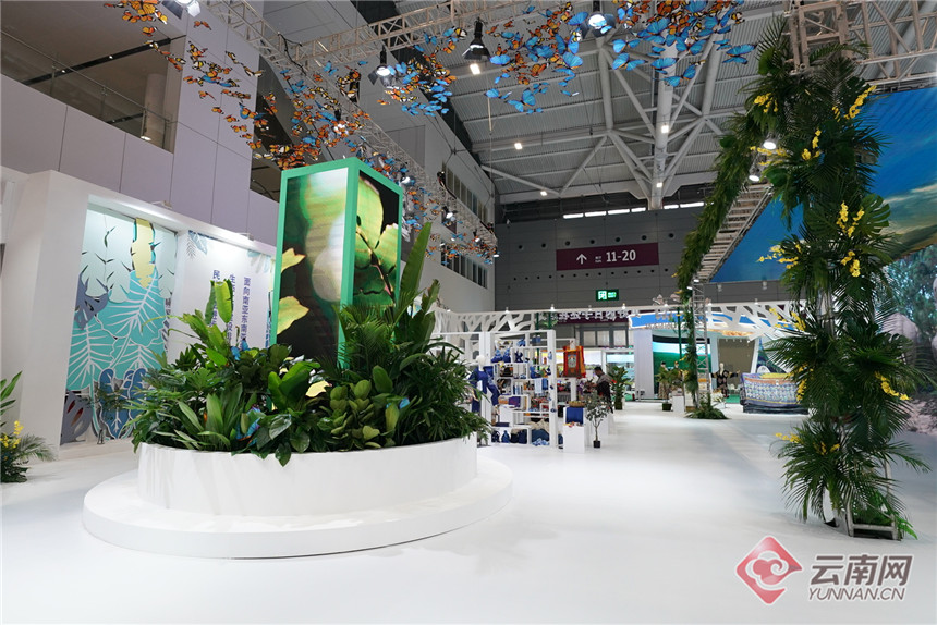 第十七届深圳文博会开幕 云南展区绚丽登场
