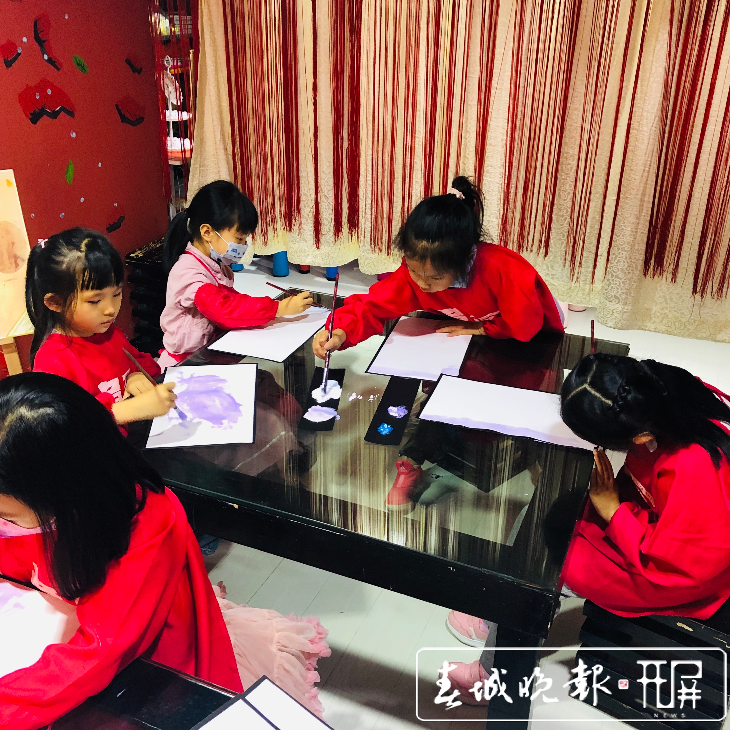 暑期电子产品热度不减 家长倾向给孩子报学科类培训班图片.jpg