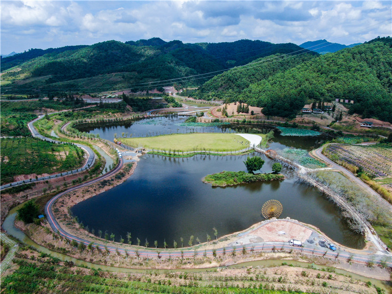 《云南日报》整版聚焦文山 见证筑梦边疆展新姿9.jpg