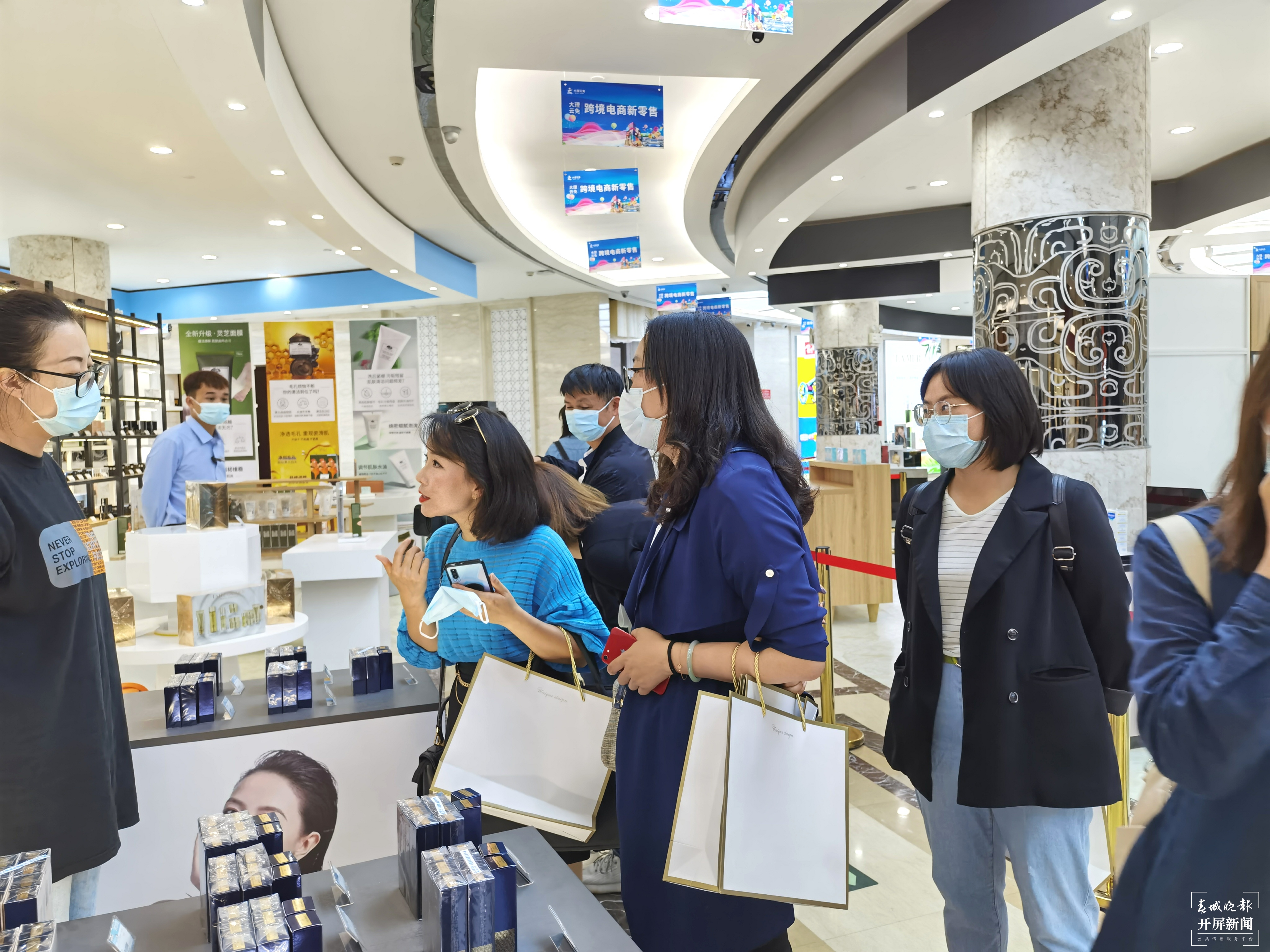 去大理买国际大牌！“消费+旅游”将成大理城市新定位（春城晚报 开屏新闻记者 刘文波 摄）