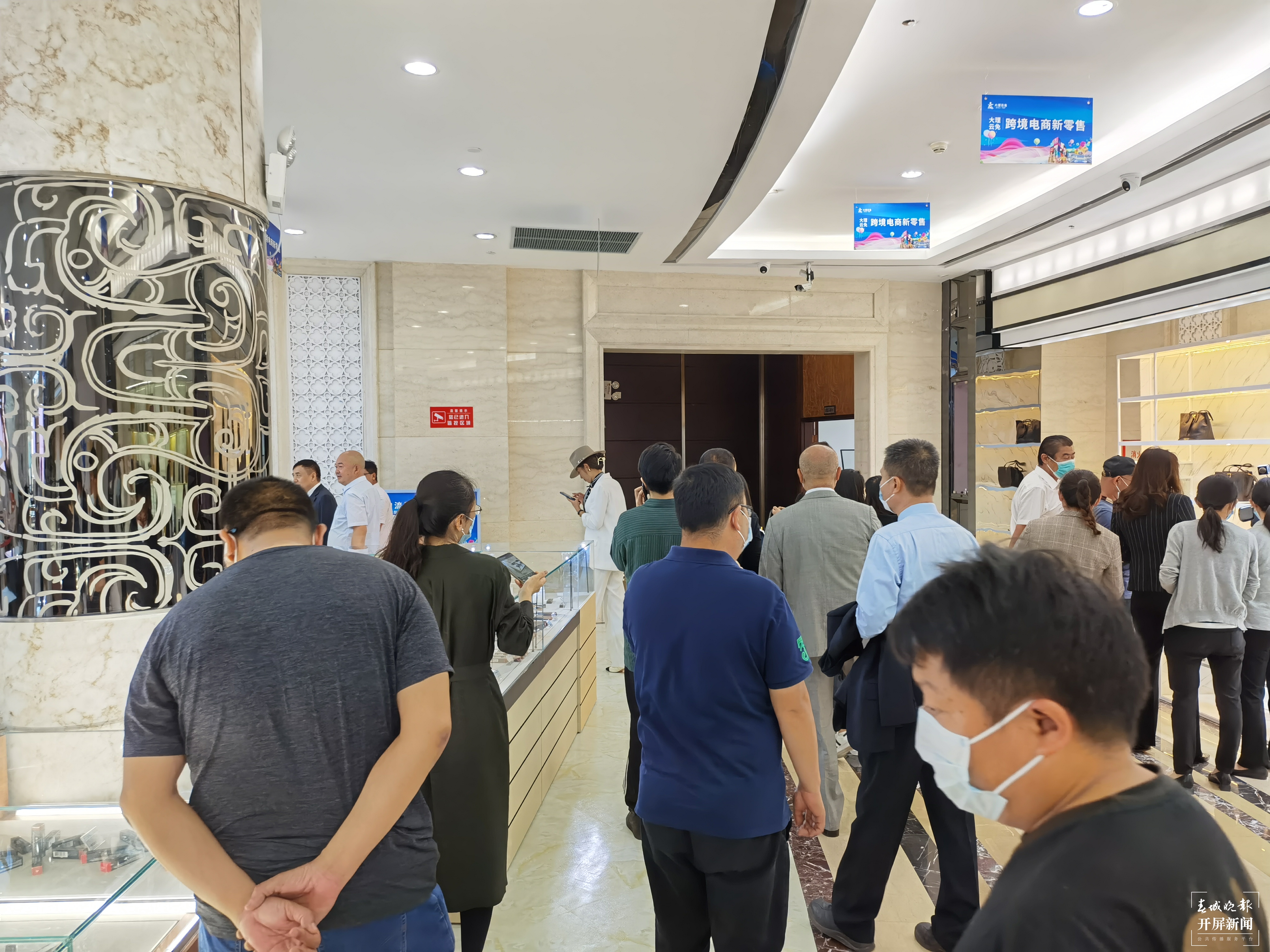 去大理买国际大牌！“消费+旅游”将成大理城市新定位（春城晚报 开屏新闻记者 刘文波 摄）