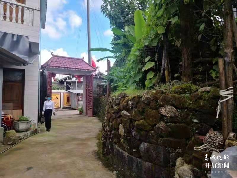 在盈江县的这个村寨，村民人人都有份小“闲心”5.jpg
