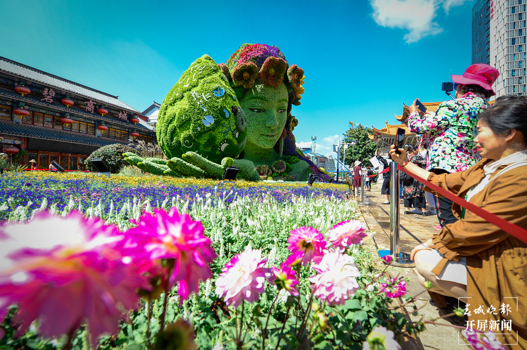 金碧广场 春城晚报-开屏新闻记者 龙宇丹 摄影报道