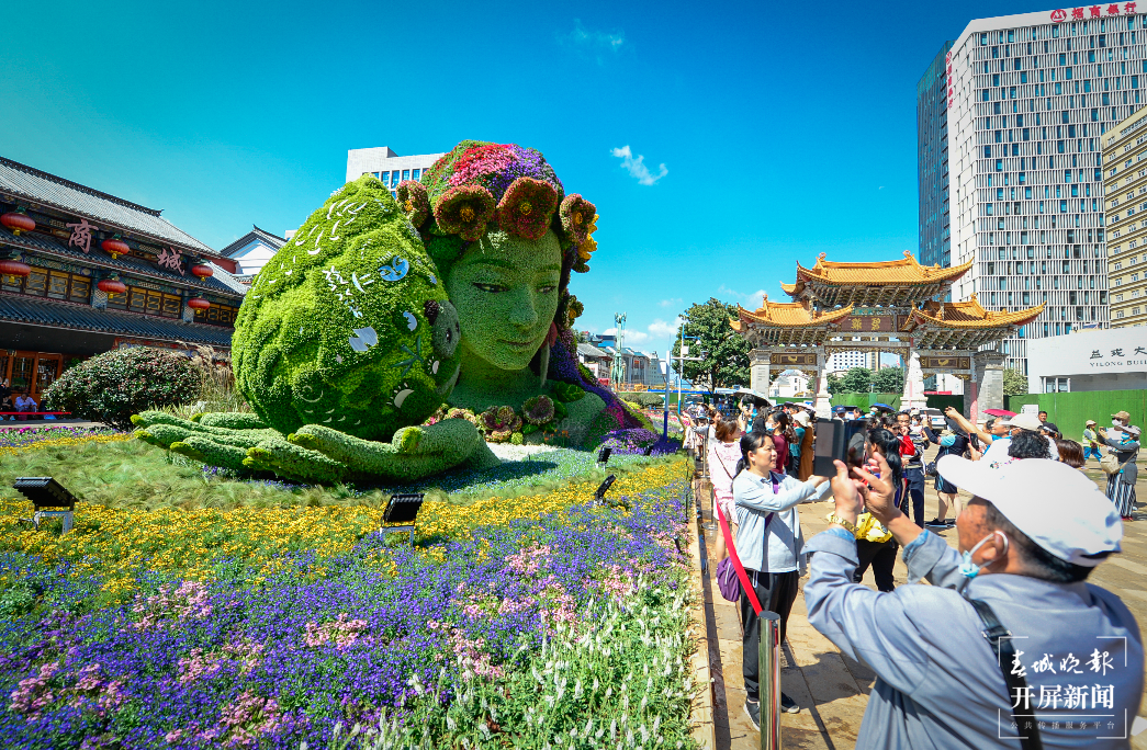 金碧广场 春城晚报-开屏新闻记者 龙宇丹 摄影报道