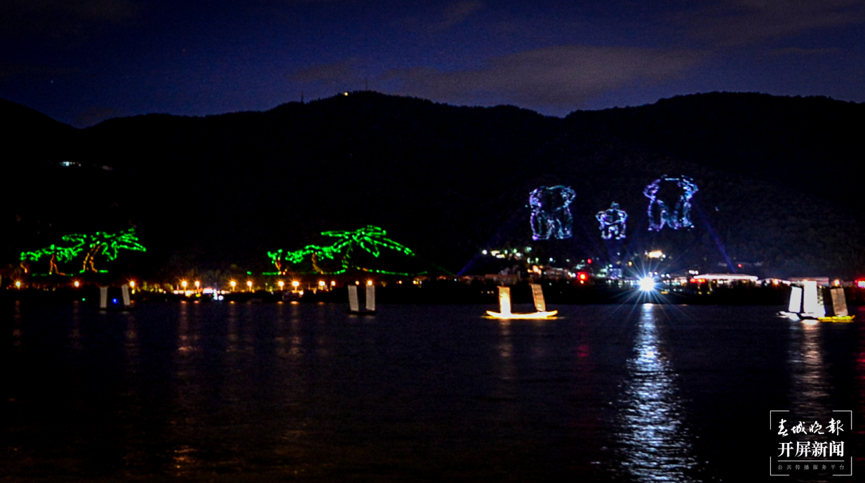 西山激光秀  春城晚报-开屏新闻记者 龙宇丹 摄影报道