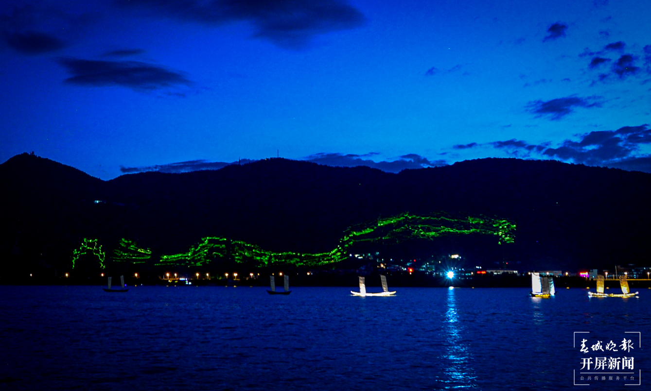 西山激光秀  春城晚报-开屏新闻记者 龙宇丹 摄影报道