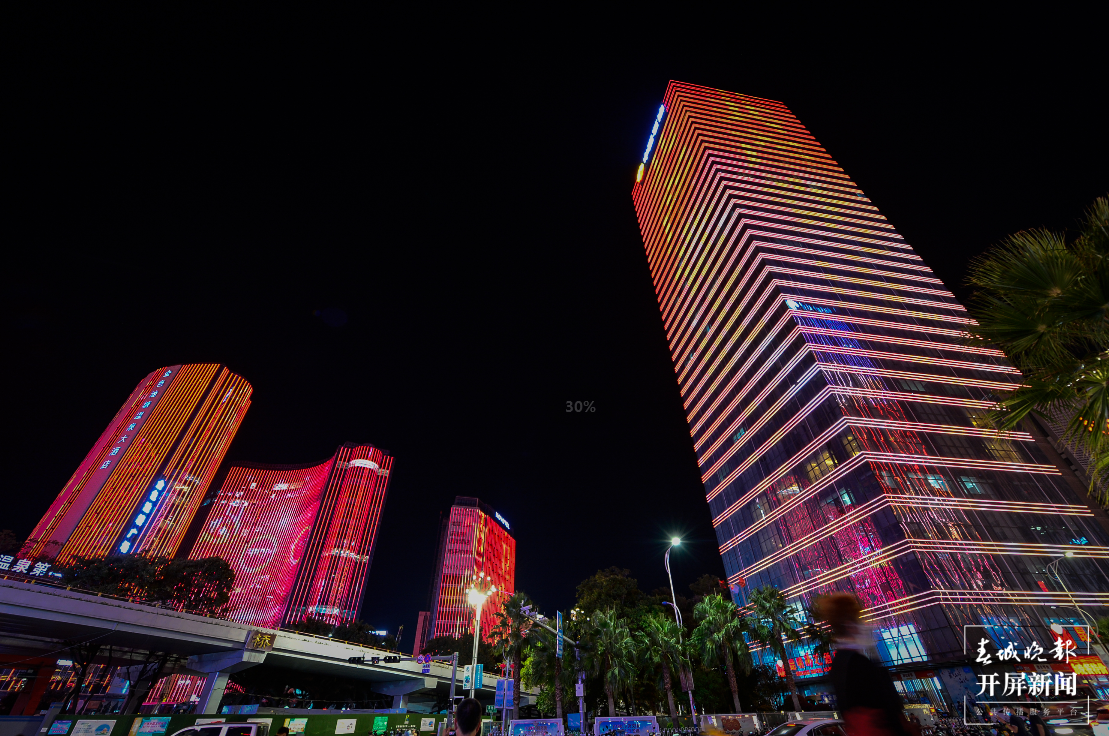 怡心桥、采莲桥的水韵灯光  春城晚报-开屏新闻记者 龙宇丹 摄影报道