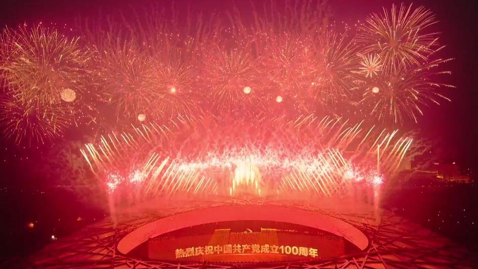 “鸟巢”里飞出“金凤凰”丨总台纪录片《新的启航——盛世华章》