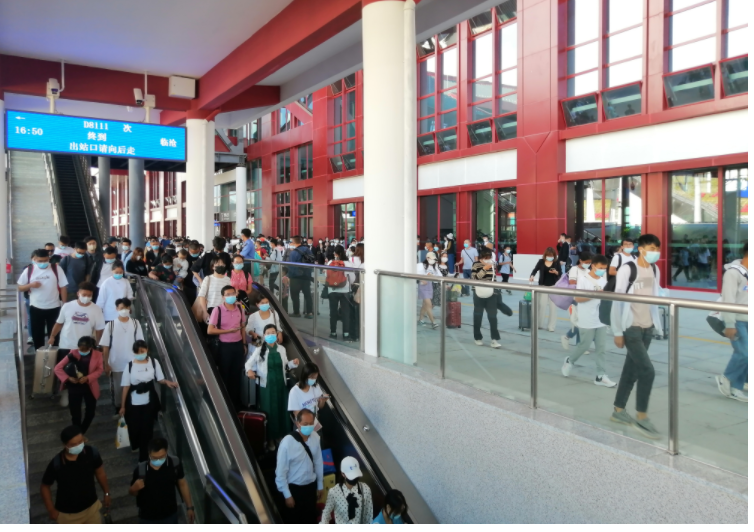 国庆首日 云南铁路预计发送旅客34万人次（供图）