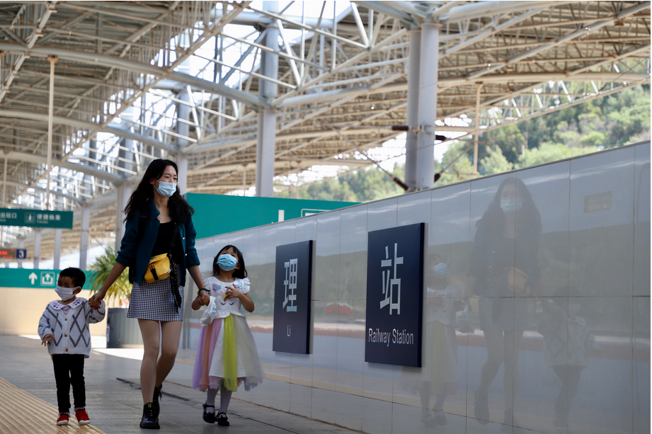 省内热门地区车票充足！10月3日云南铁路预计发送旅客20万人次 中国铁路昆明局集团供图