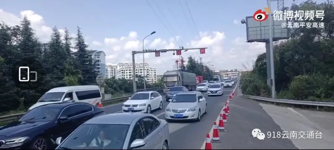 昆安高速出城方向碧鸡关隧道入口 图片来源于FM91.8云南交通之声