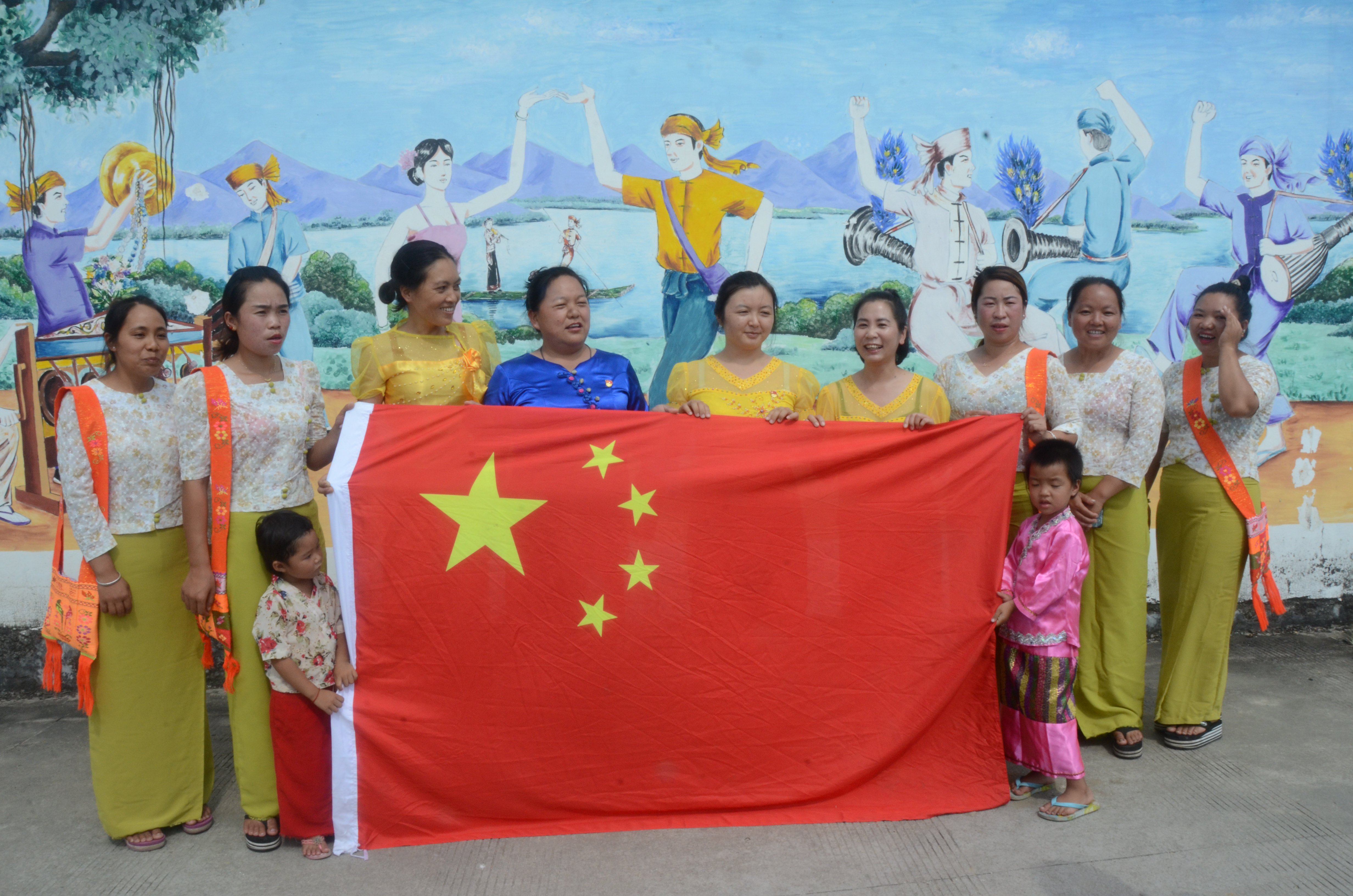 【民族团结进步看德宏】顶流： 德宏民族团结月绽光放彩