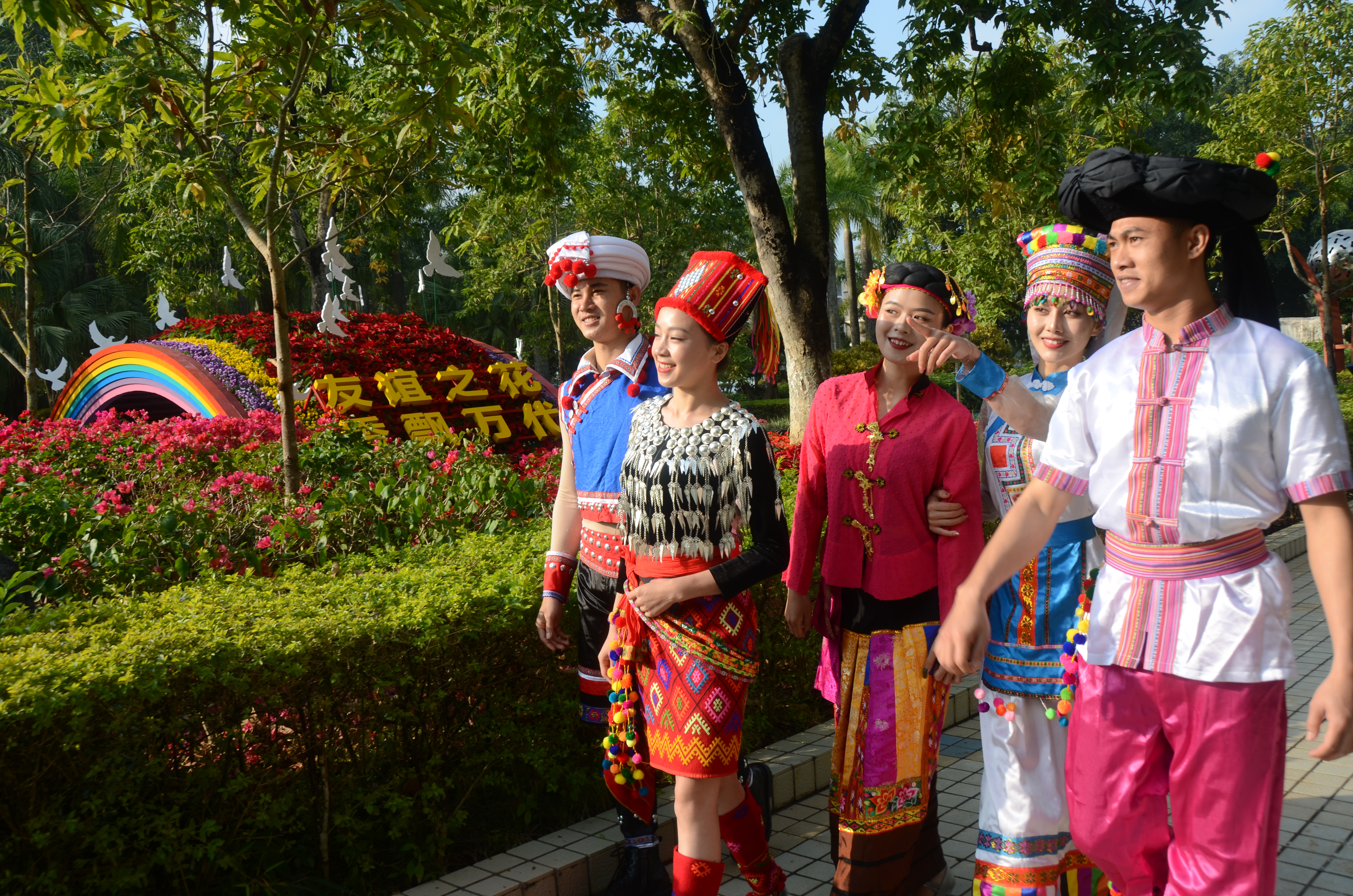 【民族团结进步看德宏】顶流： 德宏民族团结月绽光放彩