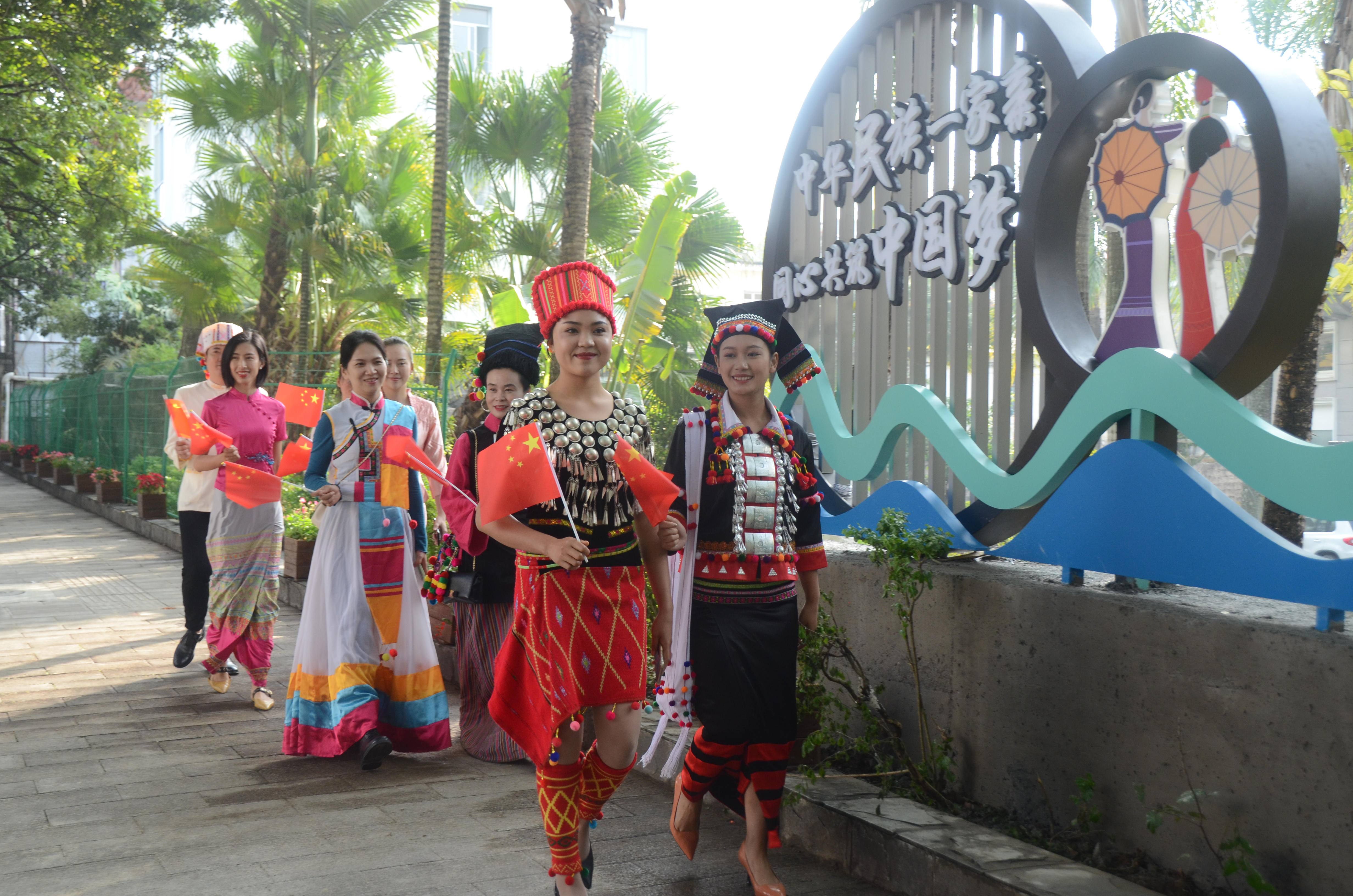 【民族团结进步看德宏】顶流： 德宏民族团结月绽光放彩