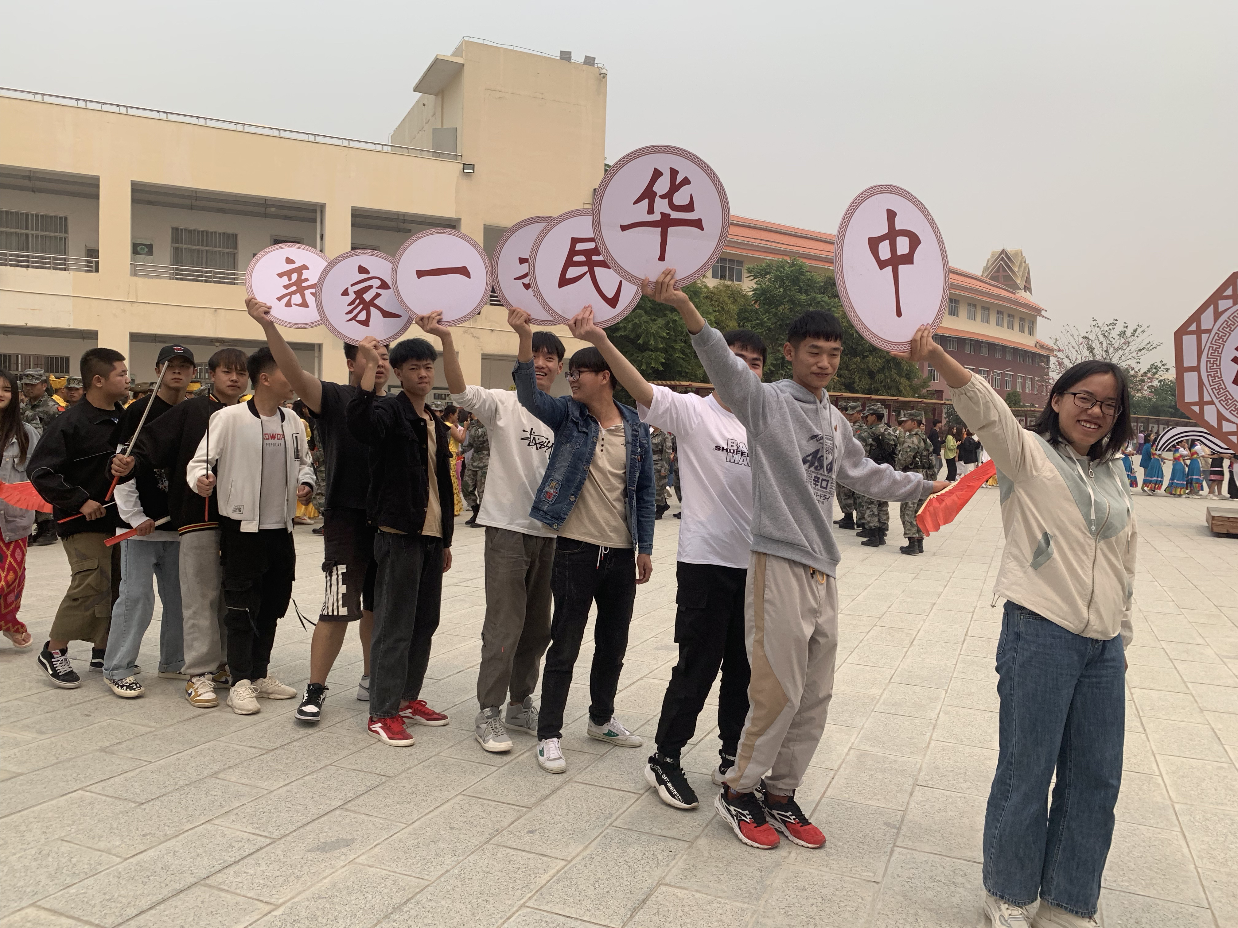 【民族团结进步看德宏】顶流： 德宏民族团结月绽光放彩