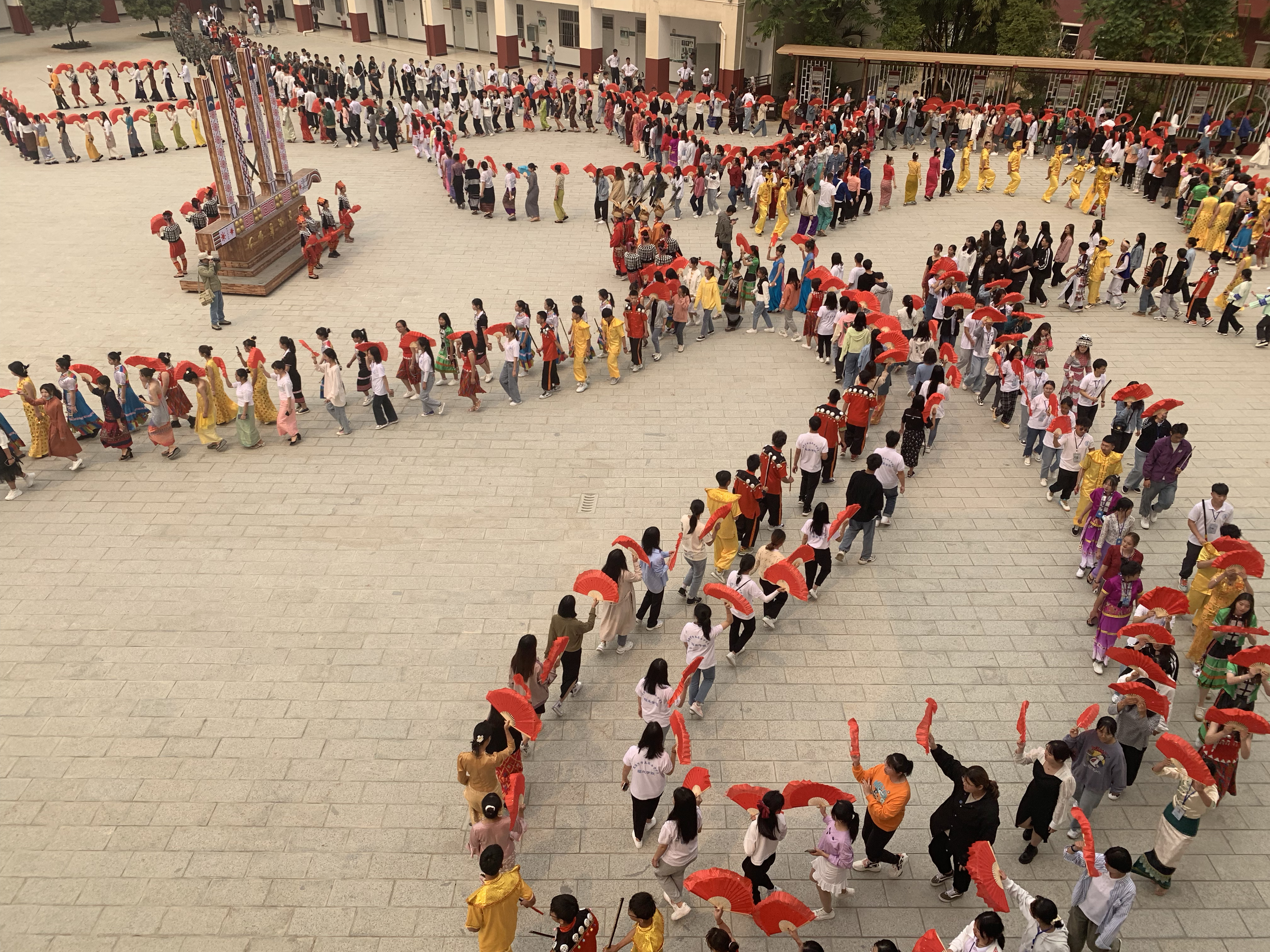 【民族团结进步看德宏】顶流： 德宏民族团结月绽光放彩