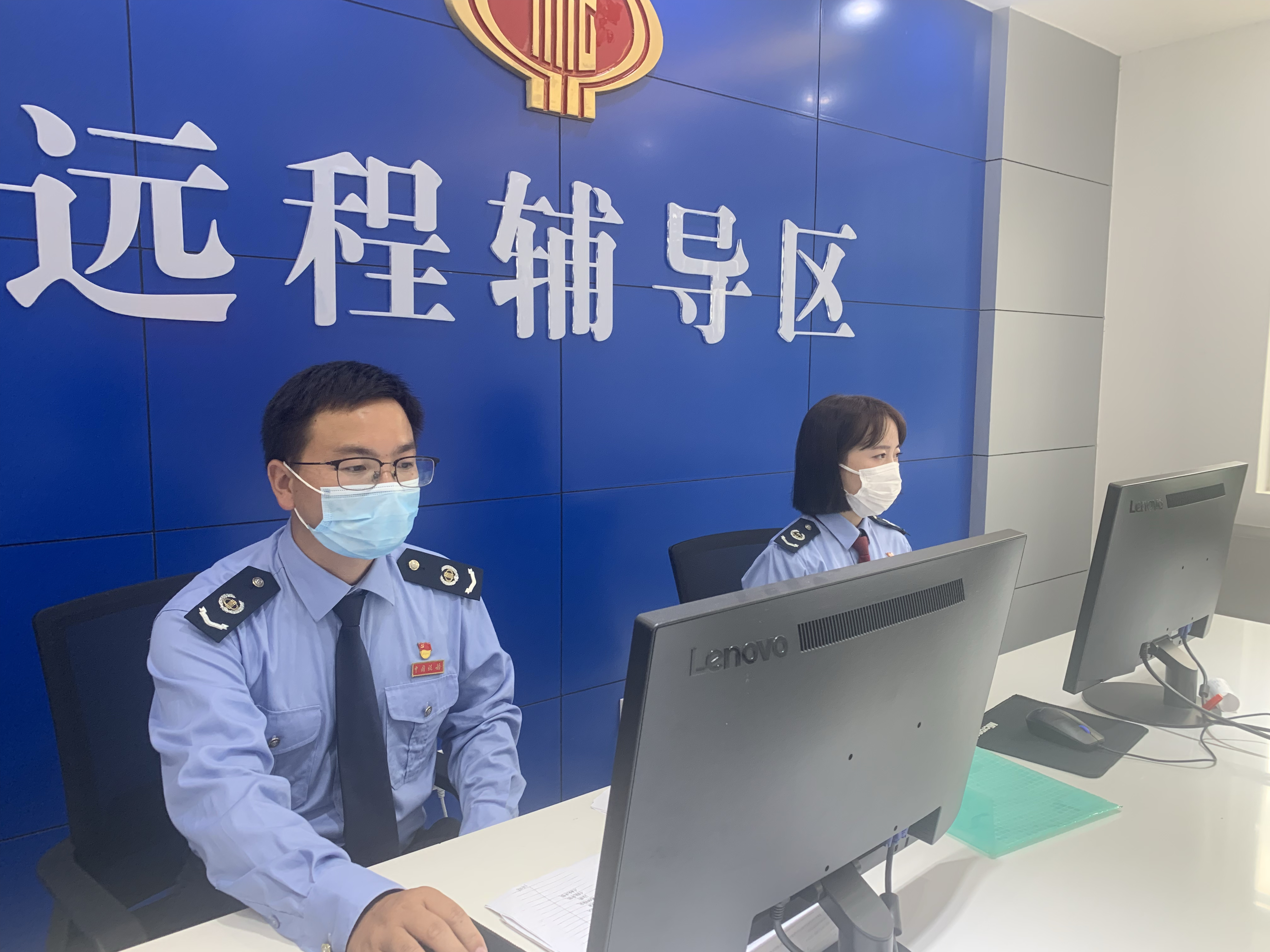 “蓝朋友”不见面 芒市税务与各族群众心连心2.jpg