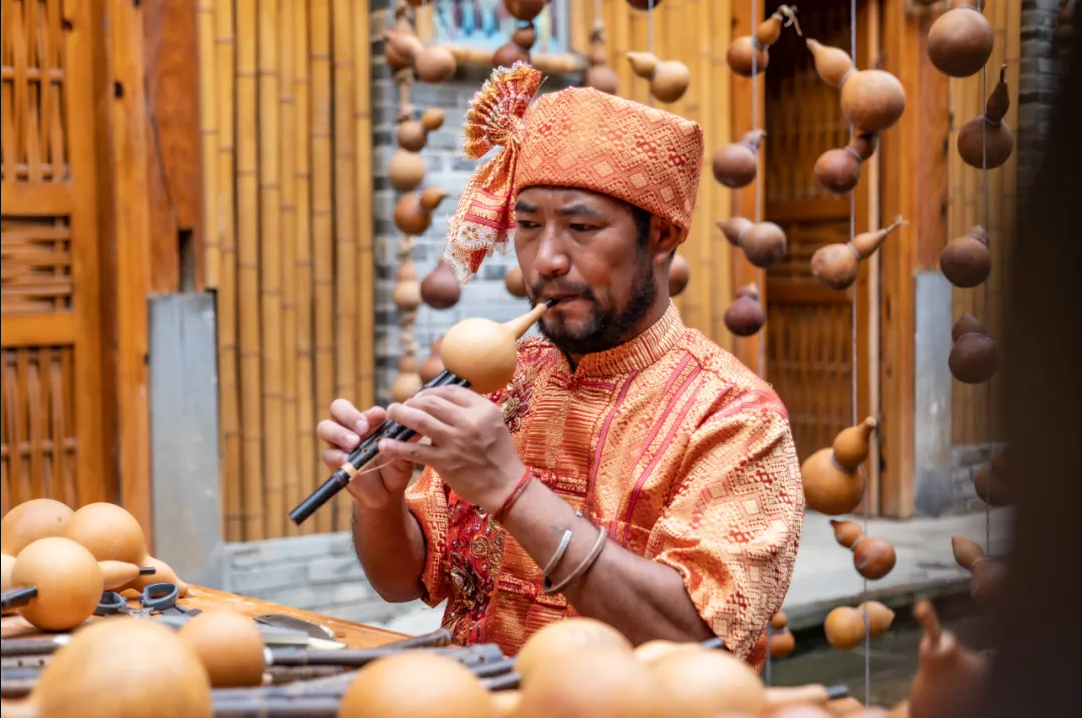 哏从国 让民族团结之音在帮盖响起1.png