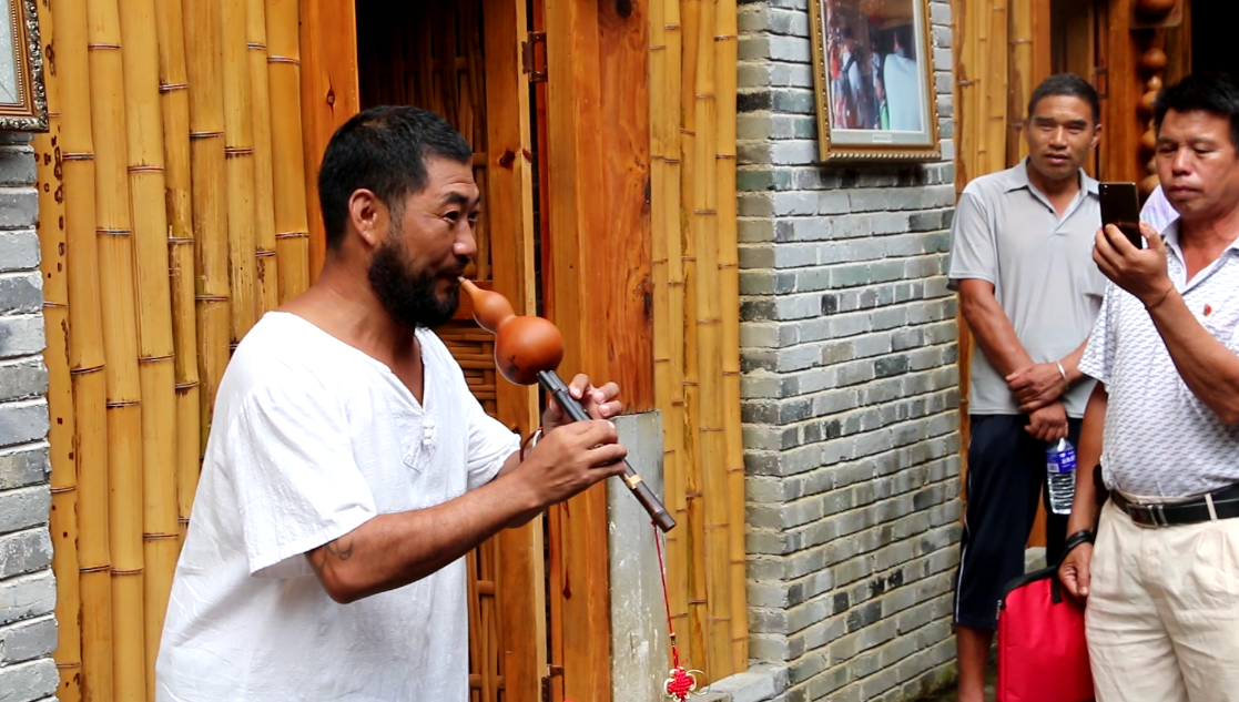 哏从国 让民族团结之音在帮盖响起2.png