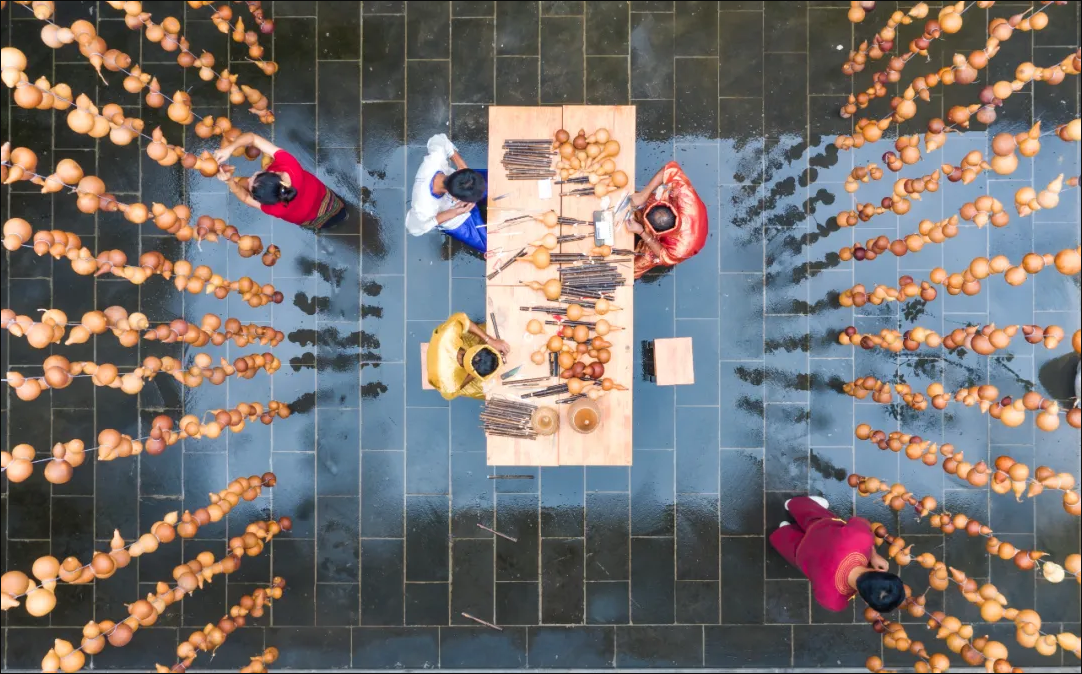 哏从国 让民族团结之音在帮盖响起3.jpg