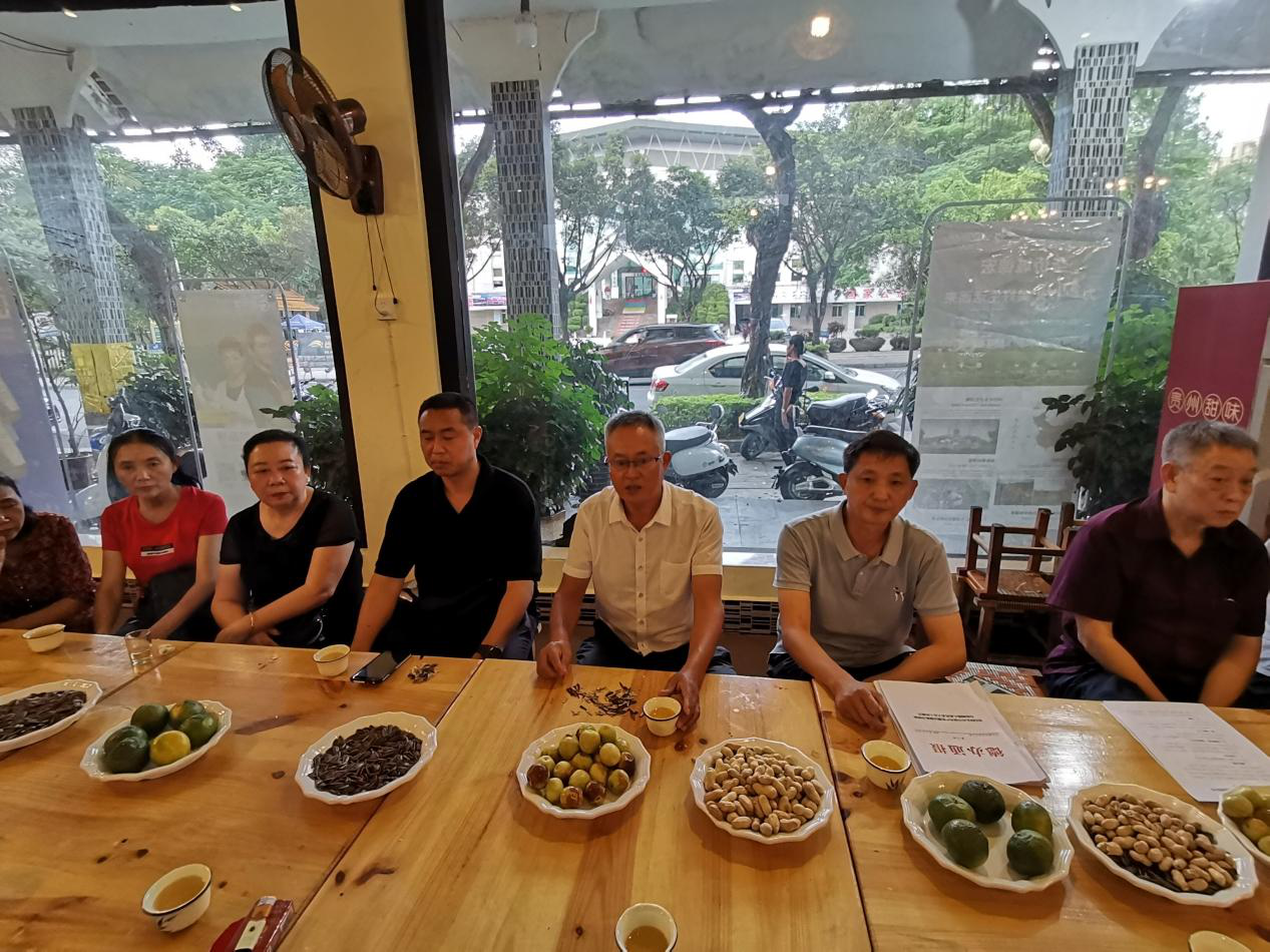 中华民族一家亲 敬老爱亲暖重阳3.png