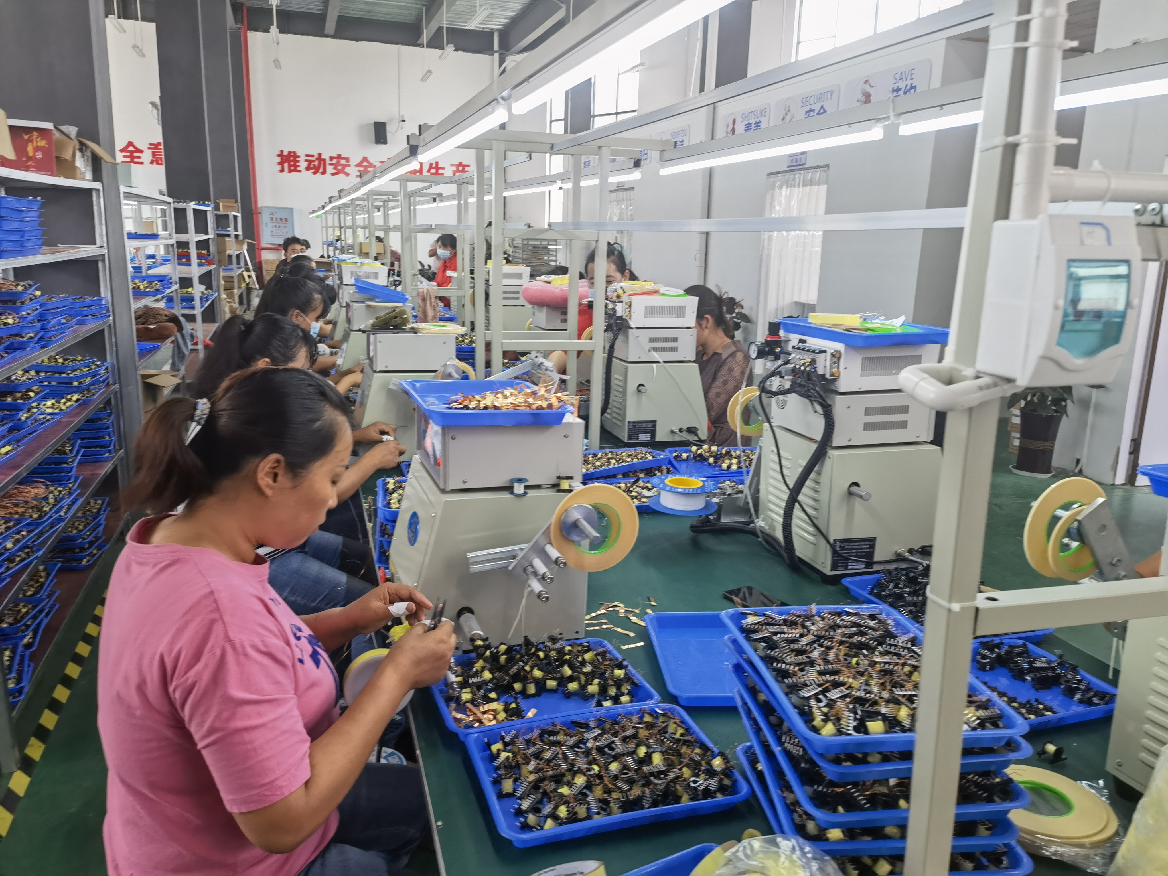 梁河县遮岛镇和谐社区：各民族携手共奔致富路 4.jpg