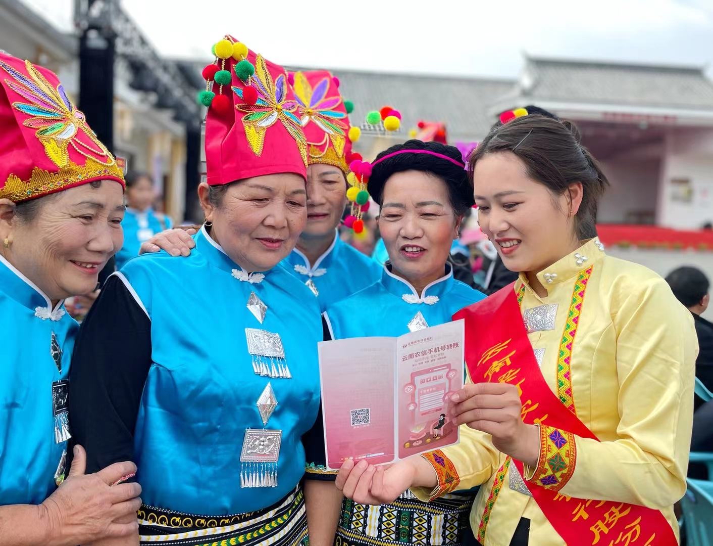 【民族团结进步看德宏】梁河县农商行：各族同胞繁荣发展的金融“助力器”